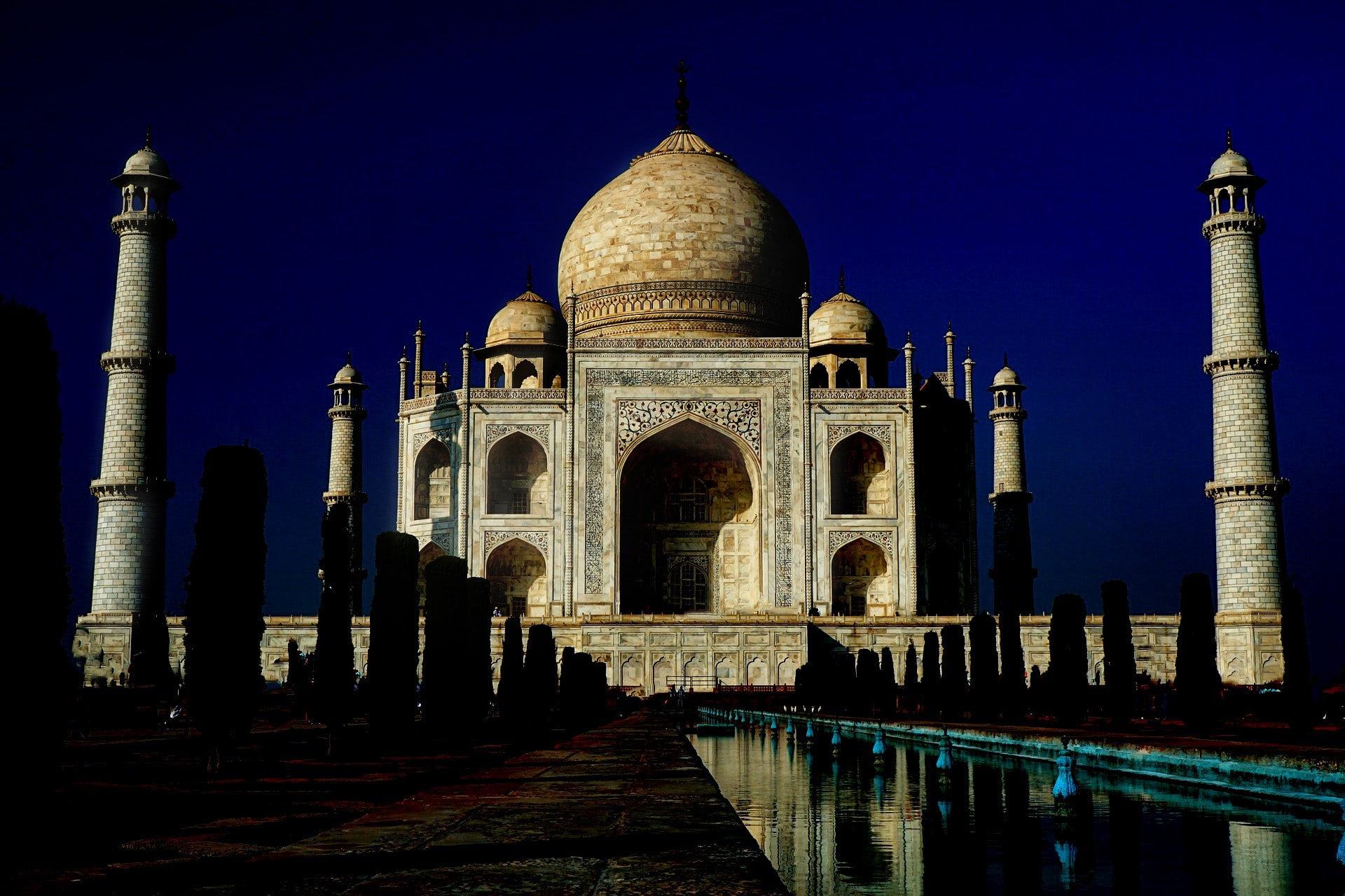 Taj Mahal in moonlight, Enchanting ambiance, Nighttime allure, Romantic setting, 1920x1280 HD Desktop