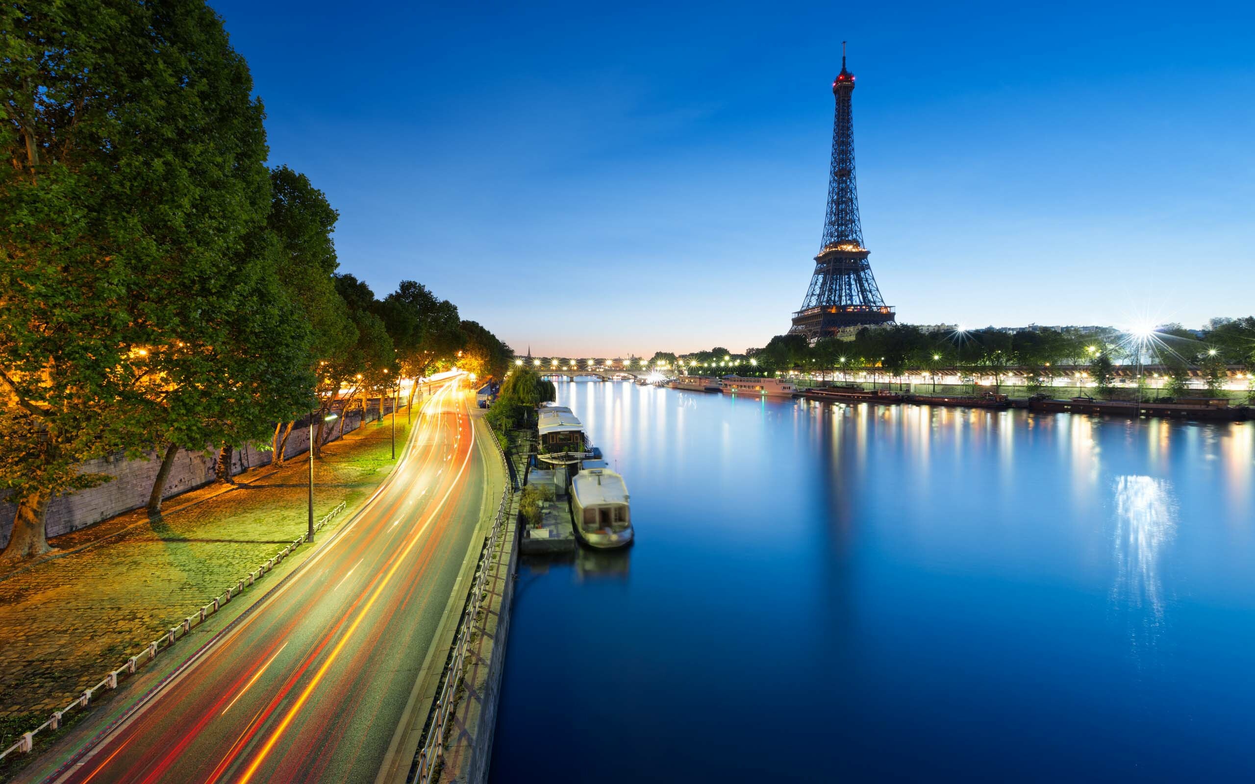 France: Eiffel Tower, The current Fifth Republic was formed in 1958 by Charles de Gaulle. 2560x1600 HD Wallpaper.