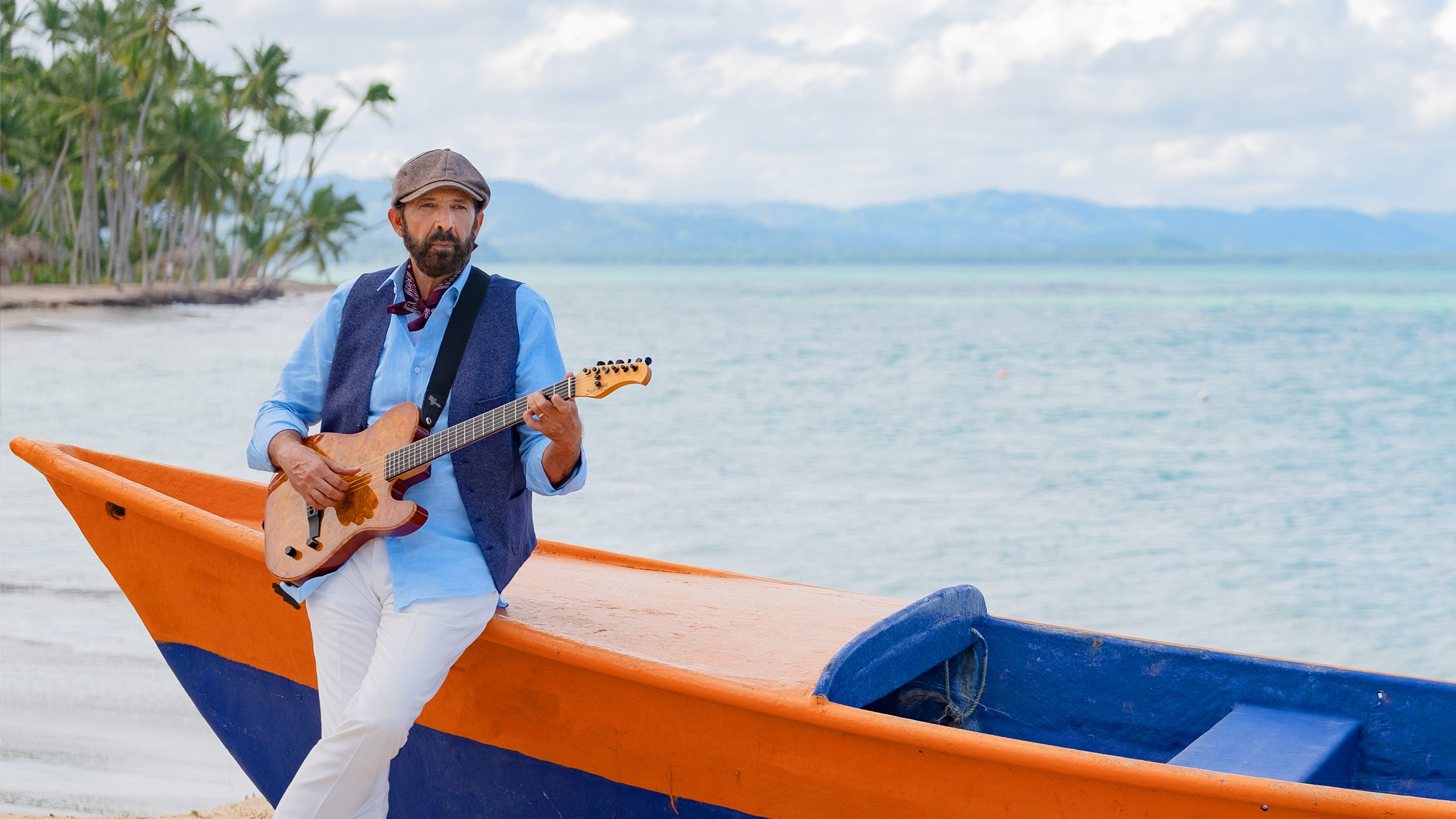 Juan Luis Guerra, Coastal ambiance, Palms and sea, Magical tour, 2560x1440 HD Desktop