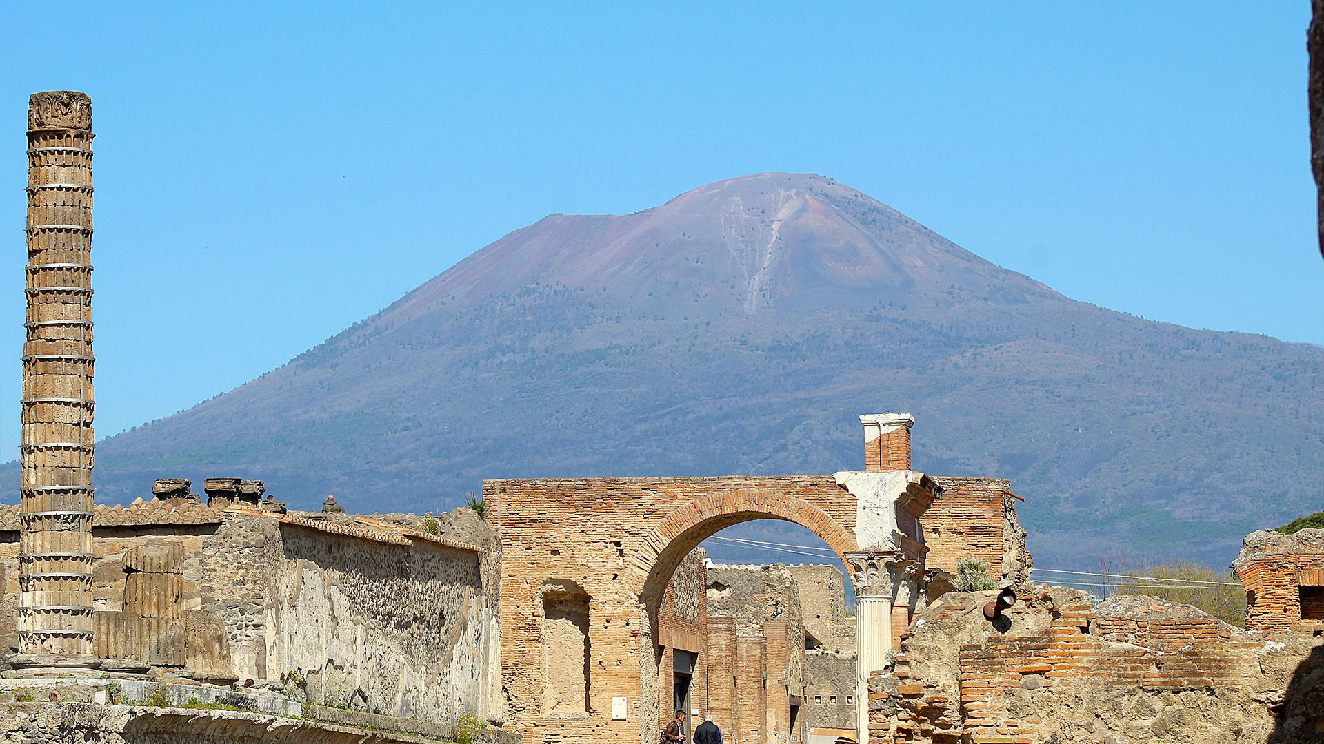 Touristen bringen Relikte nach Pompeji zurück, 1920x1080 Full HD Desktop