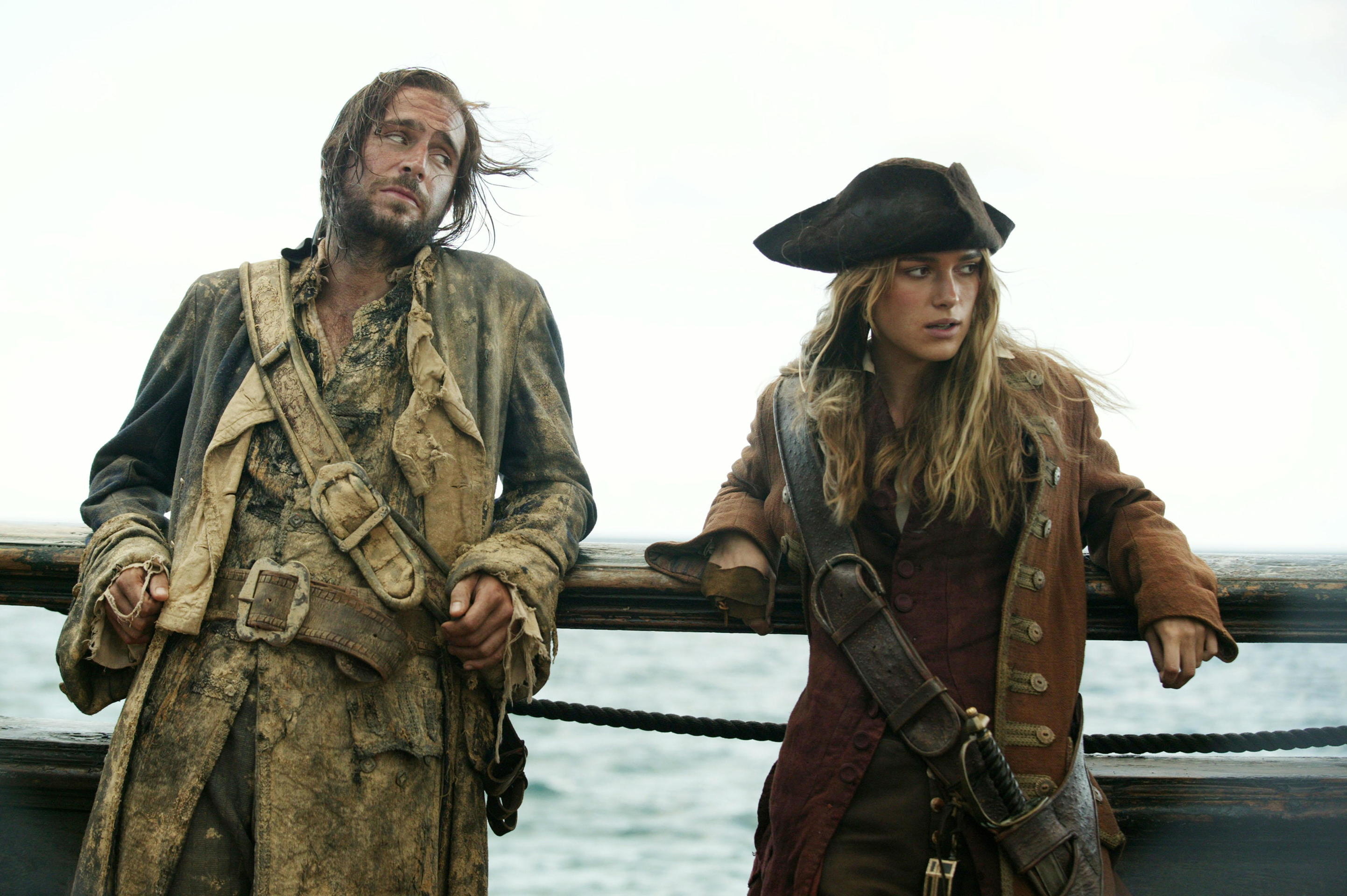 Кинофильмы пираты. Элизабет Суонн пираты Карибского моря. Пираты Карибского моря 2 сундук мертвеца.
