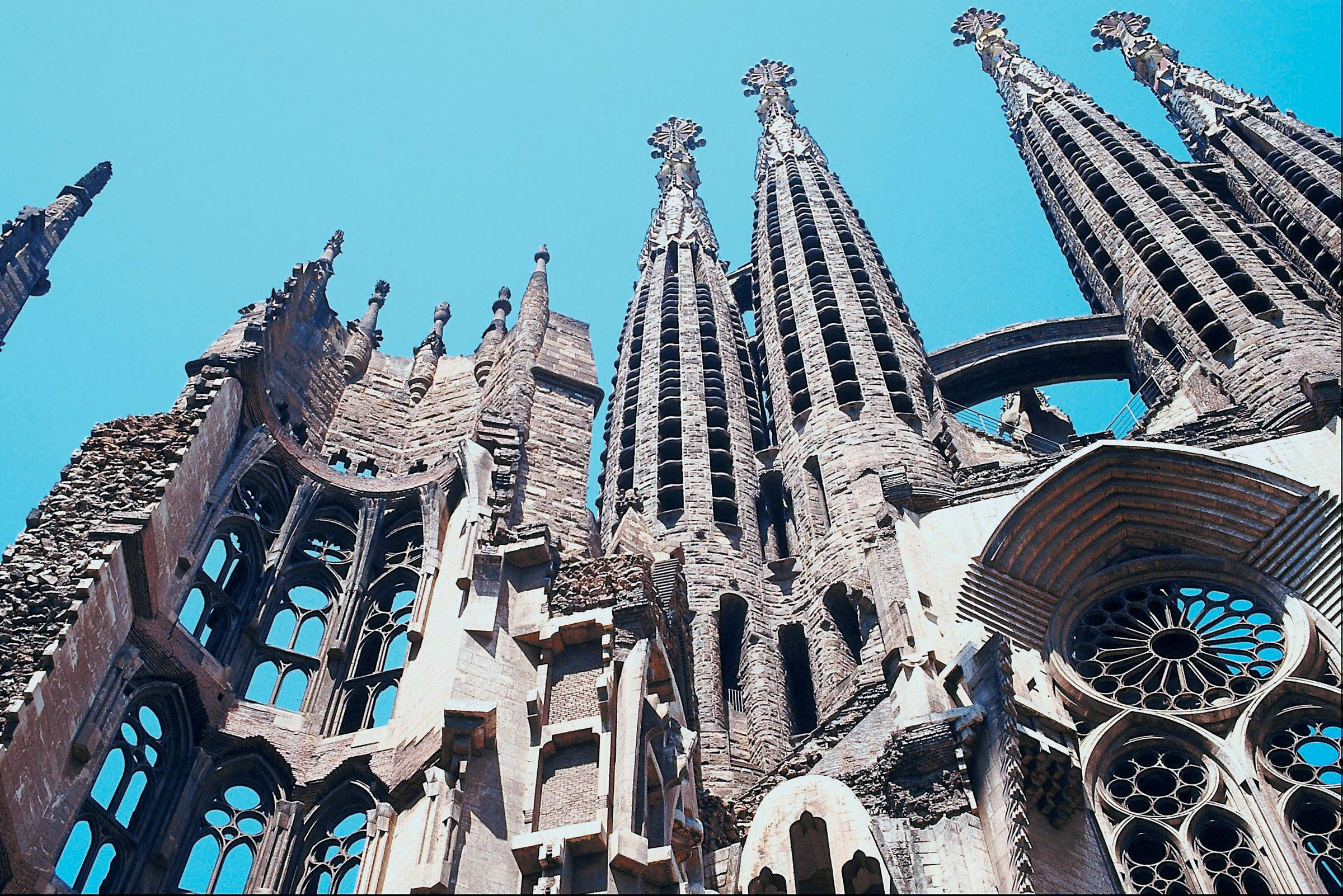 Barcelona cityscape, Urban allure, Captivating beauty, Architectural wonders, 2400x1610 HD Desktop