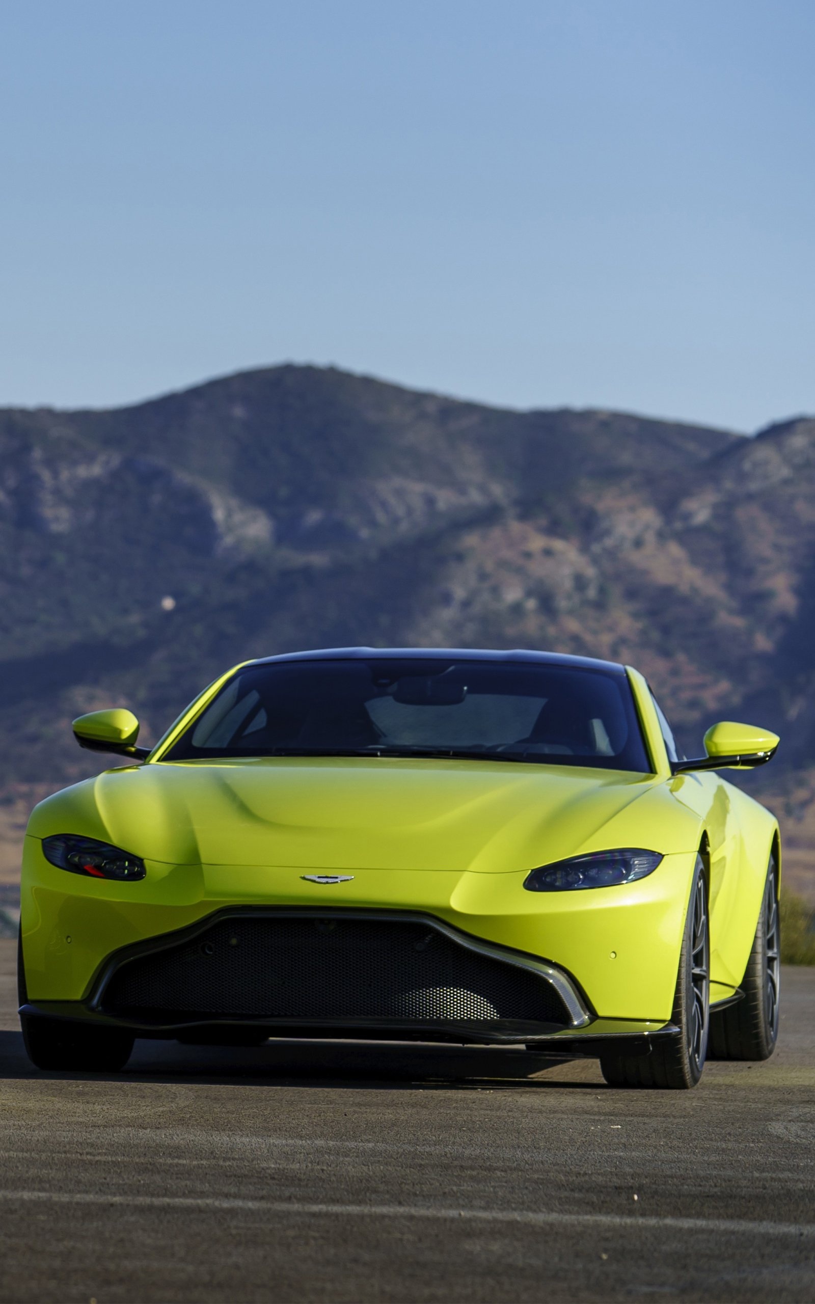 Aston Martin Vantage, Luxury vehicles, Thrilling performance, Advanced technology, 1600x2560 HD Handy