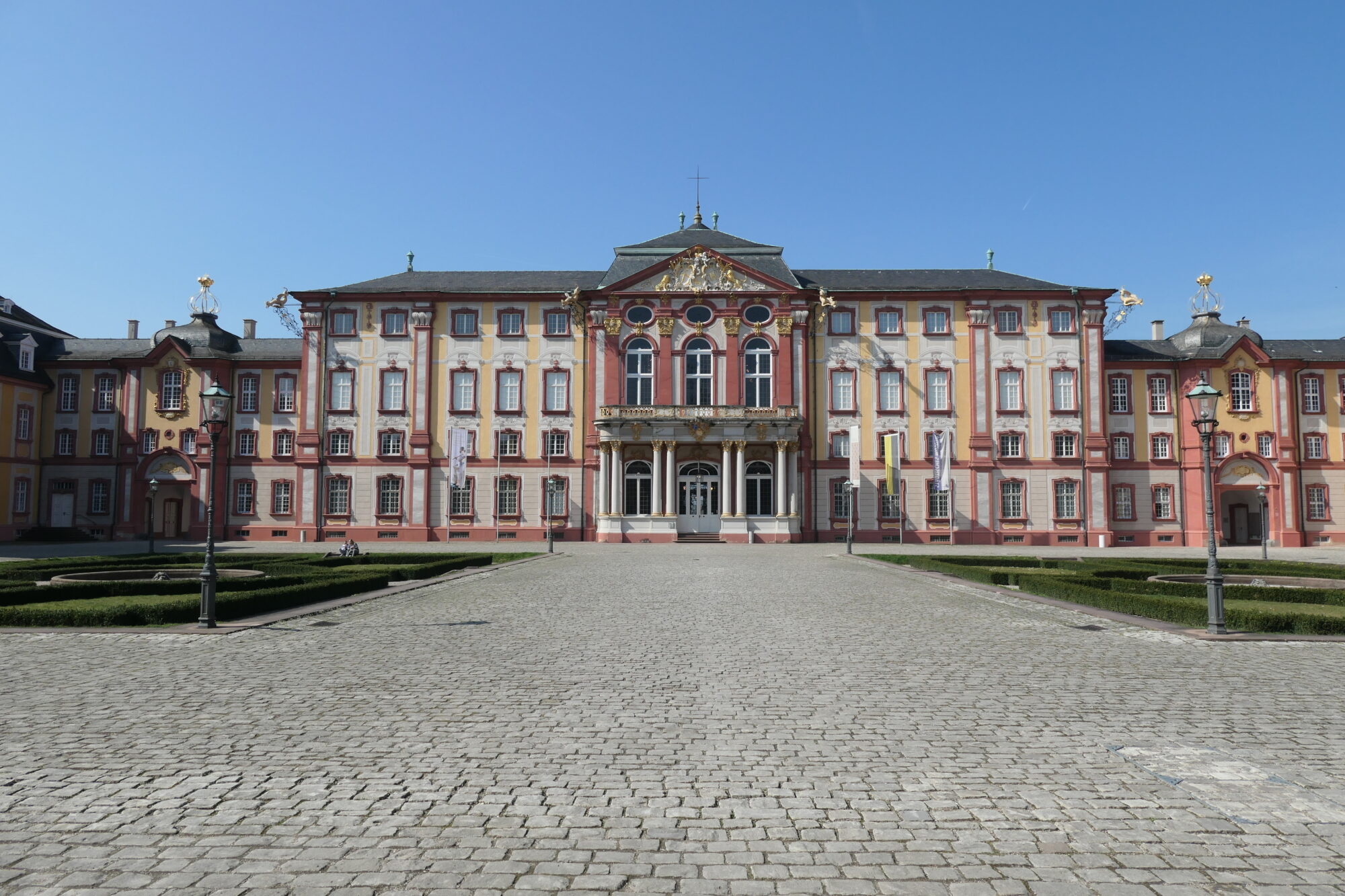Palace: Bruchsal Palace, Damiansburg, A Baroque palace complex located in Bruchsal, Germany. 2000x1340 HD Wallpaper.