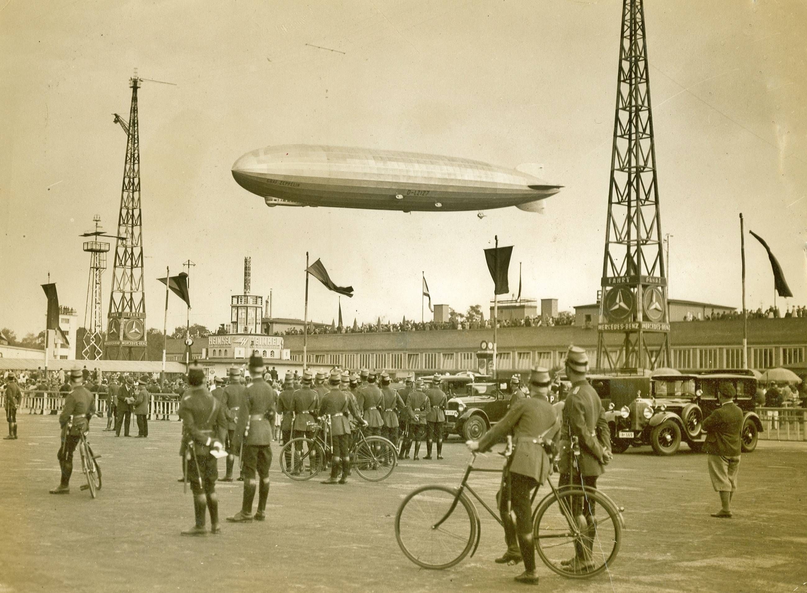 Dirigible: Zeppelin, A non-rigid airship—without any internal structure. 2600x1910 HD Wallpaper.