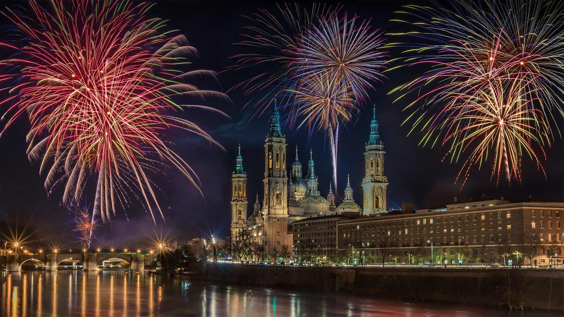 Ebro River, New Year's Eve, Fireworks show, Zaragoza Spain, 1920x1080 Full HD Desktop