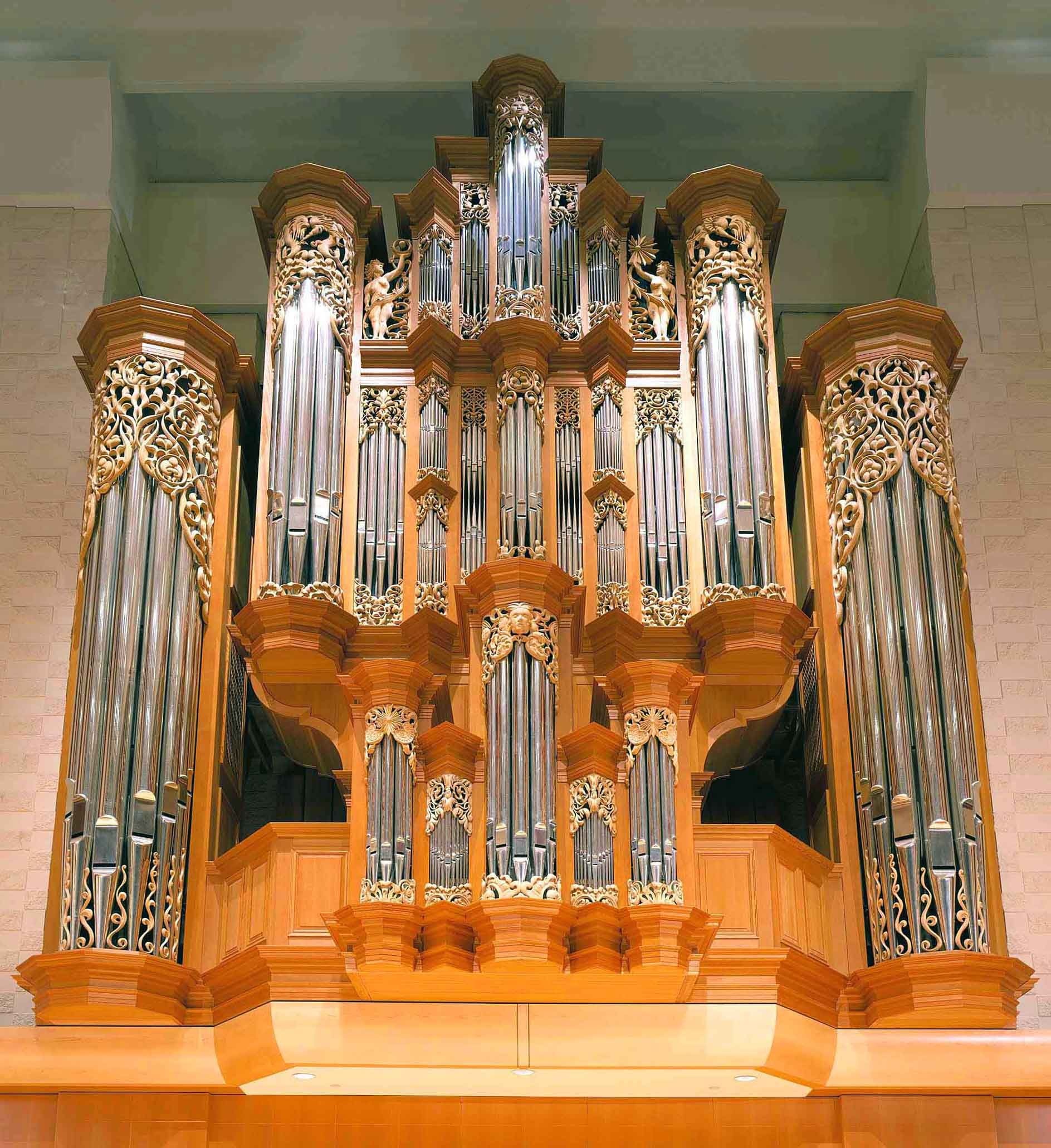 Pipe Organ: A large musical instrument with tubes of different lengths through which air is forced. 1890x2070 HD Background.