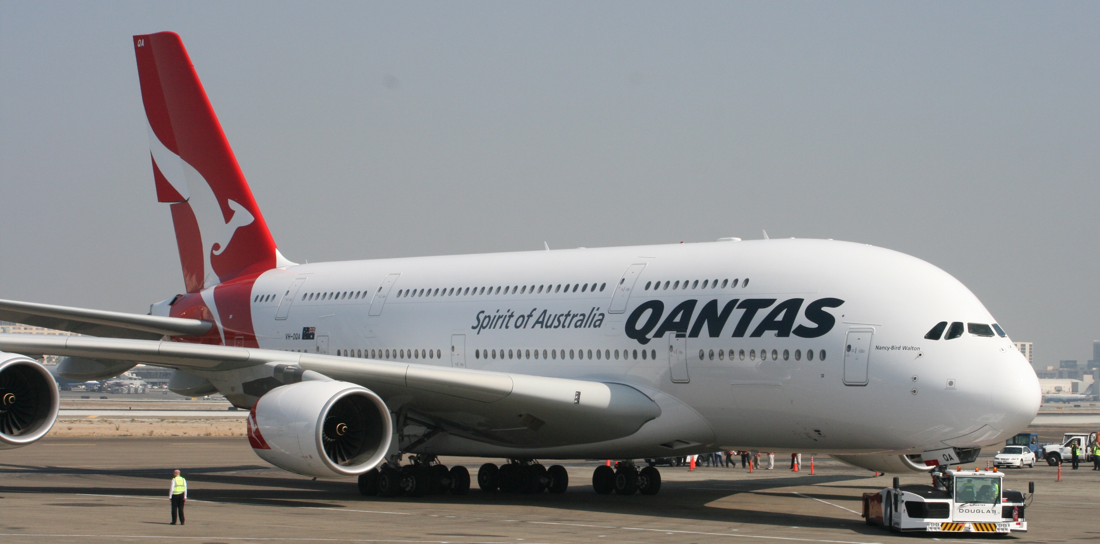 Qantas airline, Airbus A380, Impressive aircraft, Aviation enthusiasts, 3710x1840 Dual Screen Desktop