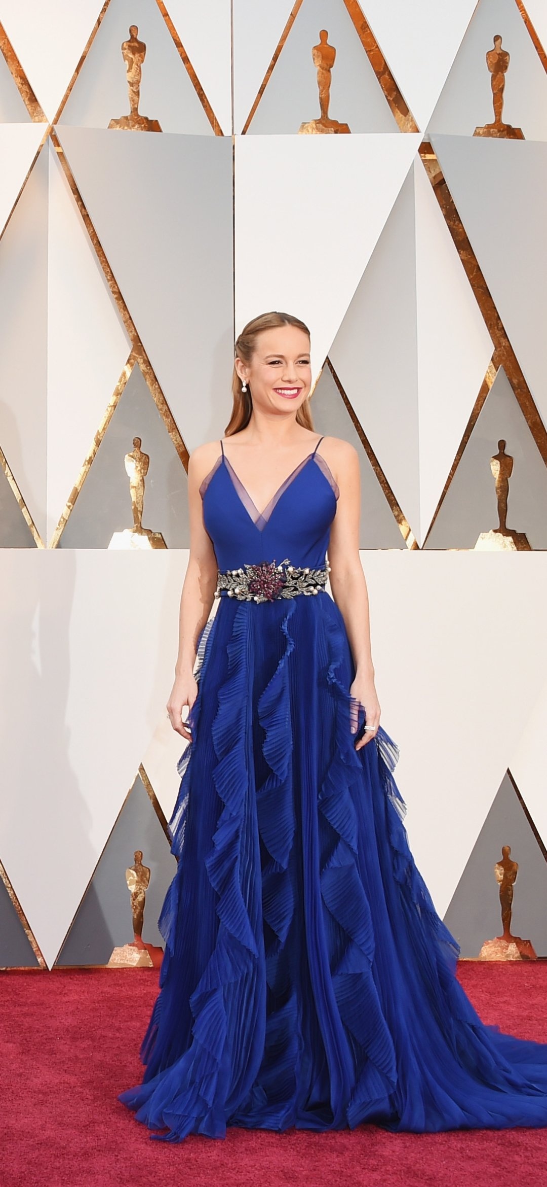 Celebrity Brie Larson, Fashion icon, Stunning wallpapers, Red carpet elegance, 1080x2340 HD Phone