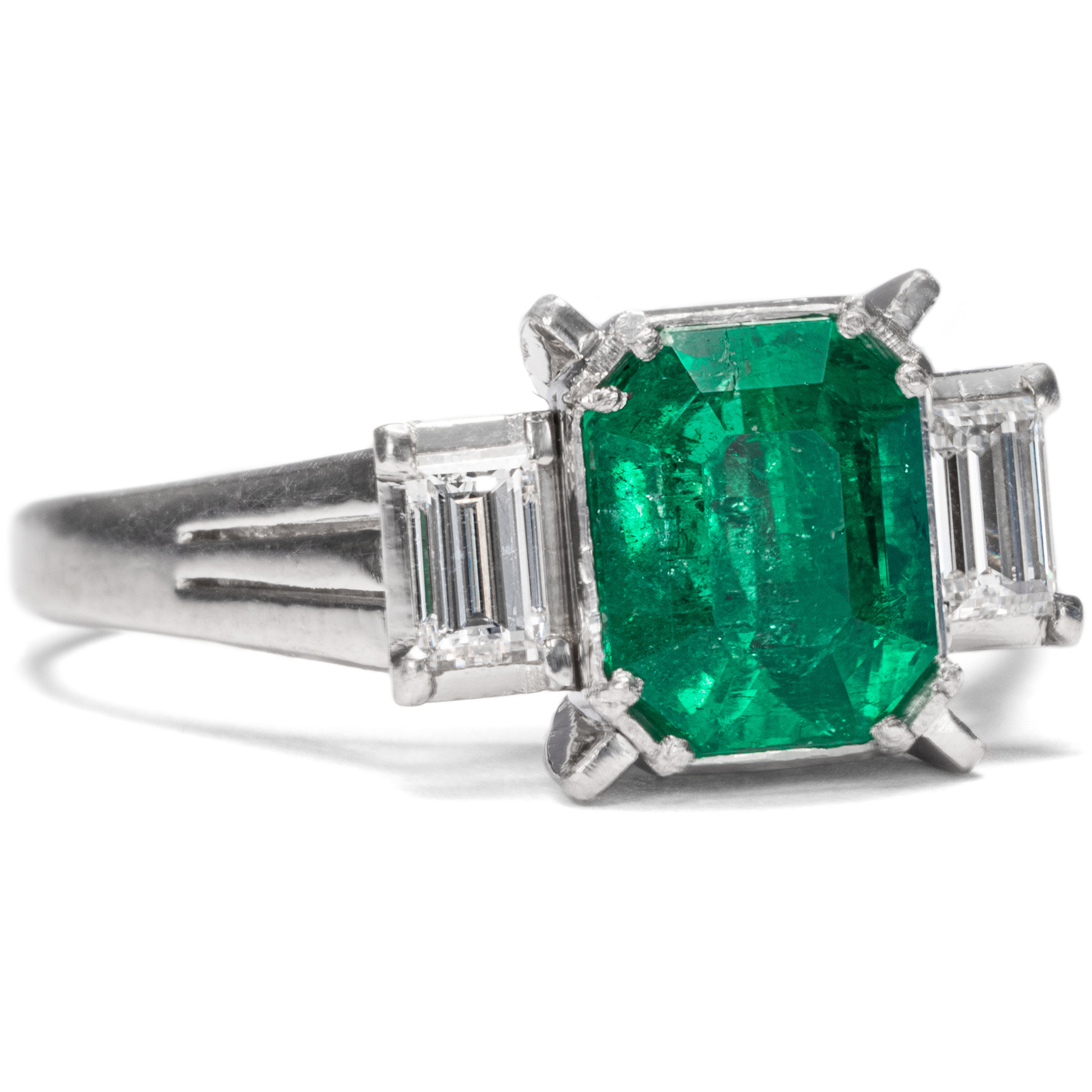 Exquisite platinum ring, Colombian emerald, Timeless elegance, Vienna circa 1970, 2000x2000 HD Handy