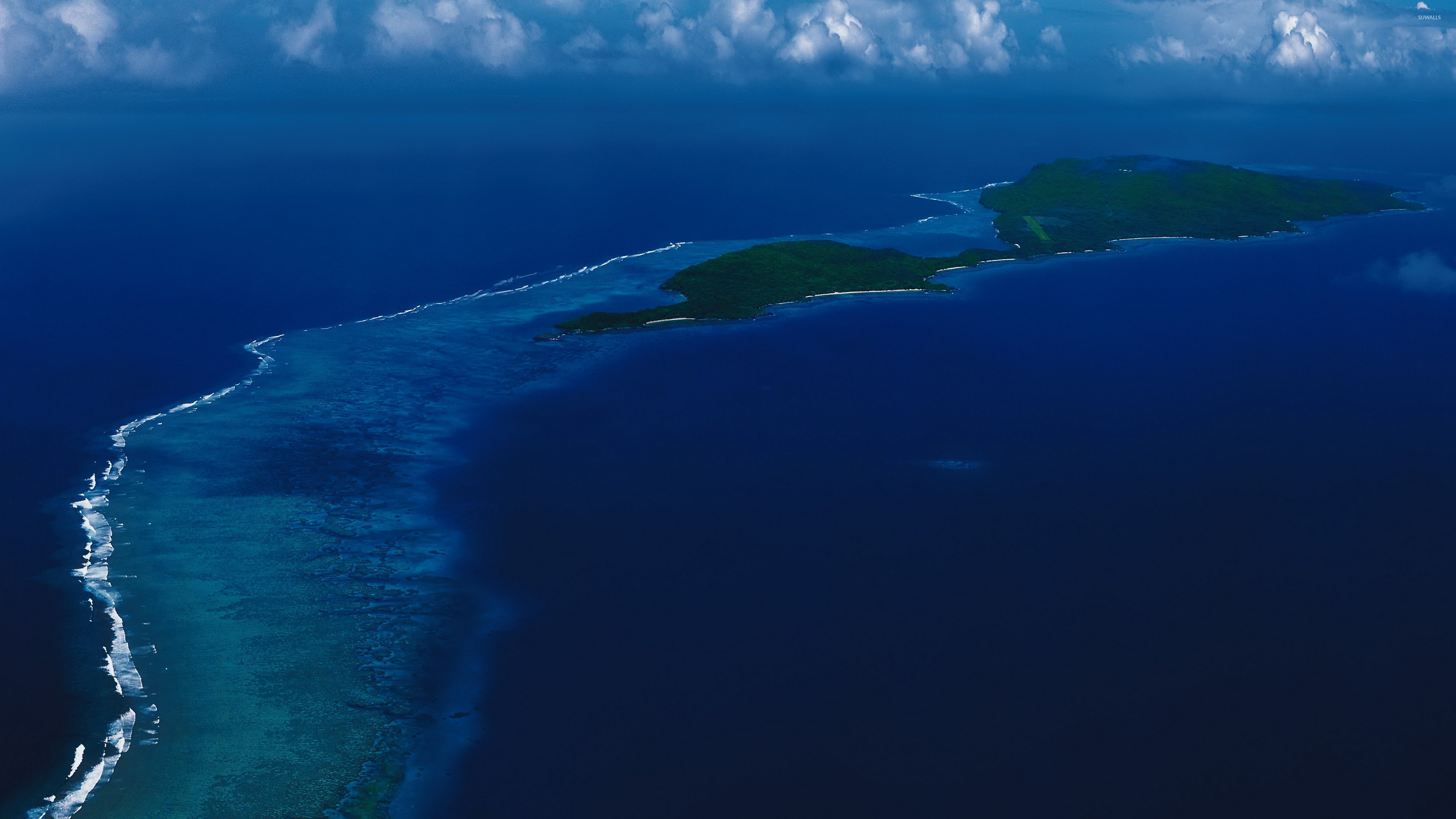 Caribbean Islands: The Lesser Antilles are divided into the Leeward and the Windward Islands. 3840x2160 4K Wallpaper.