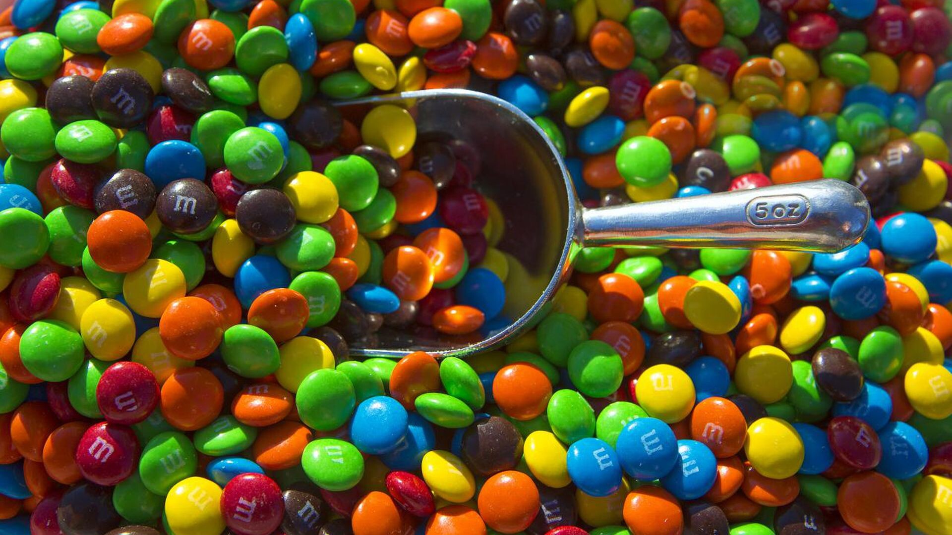 M&M’s: A candy shell around the chocolate center. 1920x1080 Full HD Wallpaper.