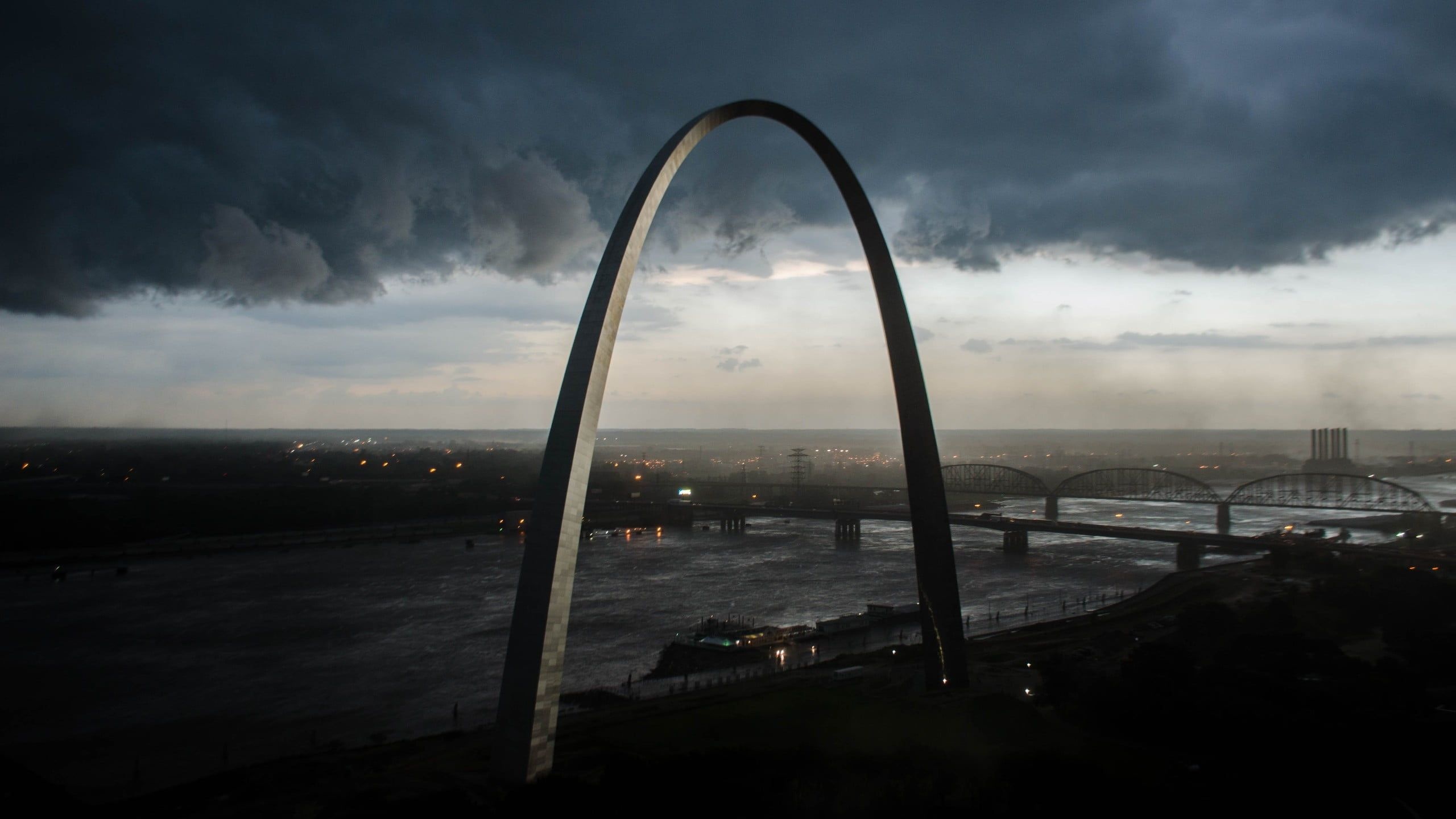 Missouri: Gateway Arch, Admitted as a slave state in 1820. 2560x1440 HD Background.