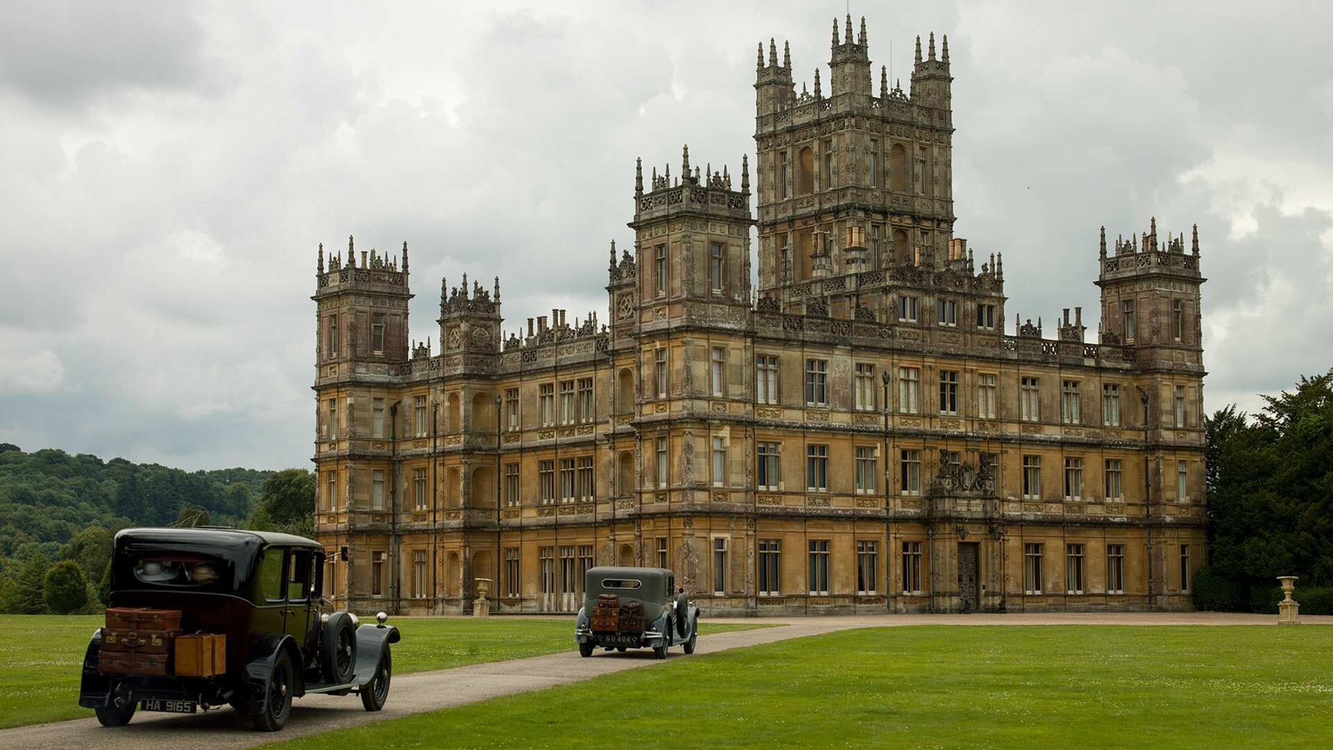 Downton Abbey: The first series, comprising seven episodes, explores the lives of the fictional Crawley family. 1920x1080 Full HD Wallpaper.