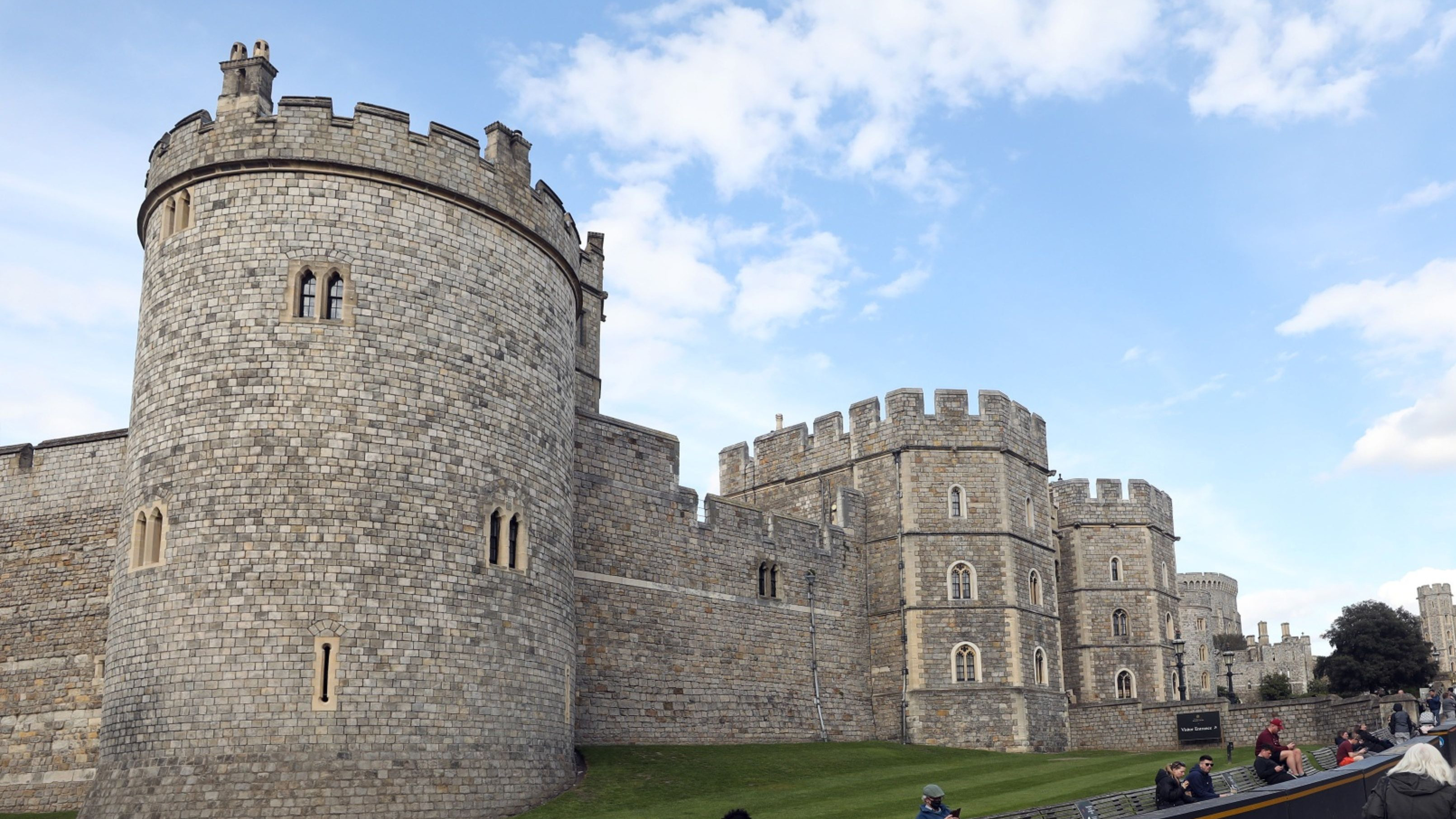 Windsor Castle, Historical significance, British monarchy, Rich heritage, 3230x1820 HD Desktop