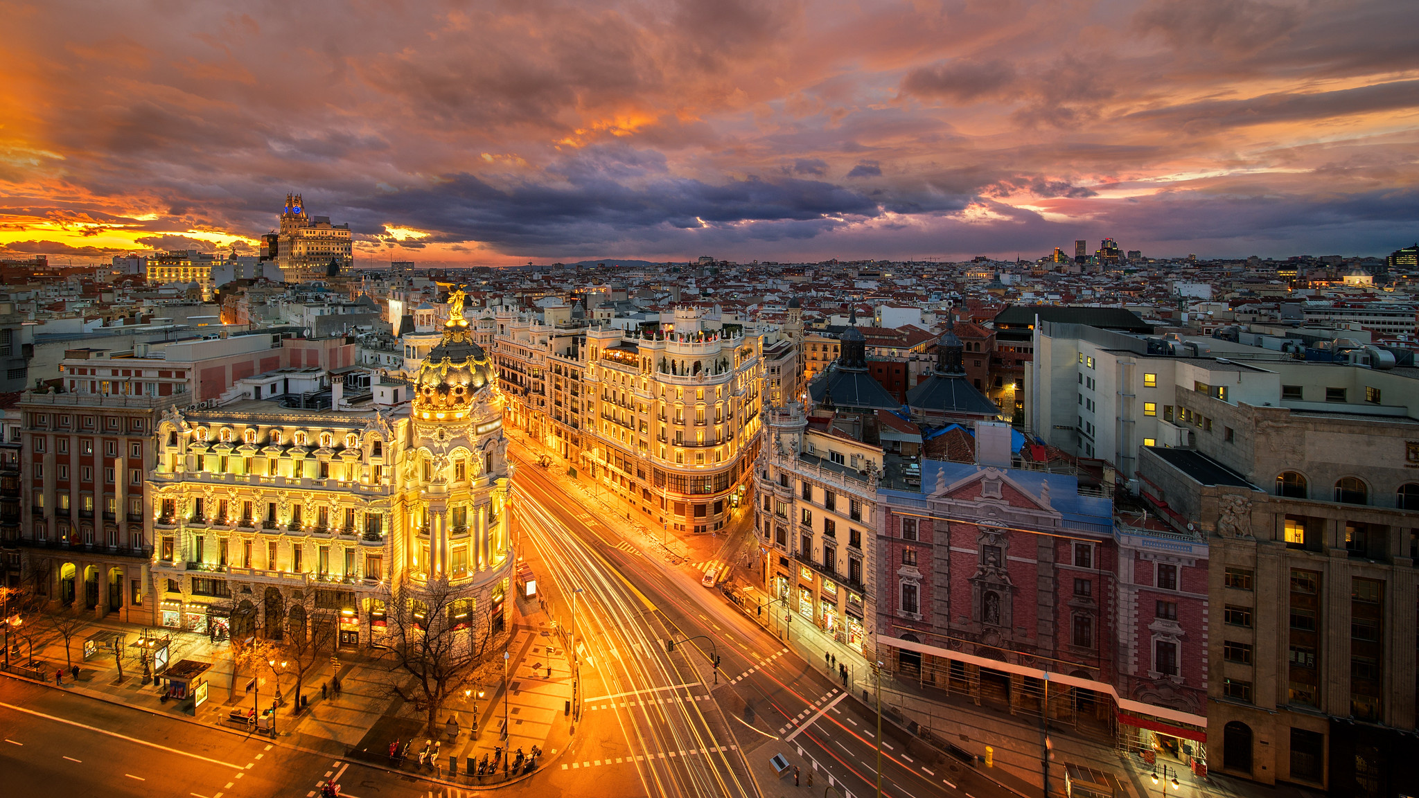 Madrid, Cityscape wallpapers, Urban charm, Vibrant streets, 2050x1160 HD Desktop