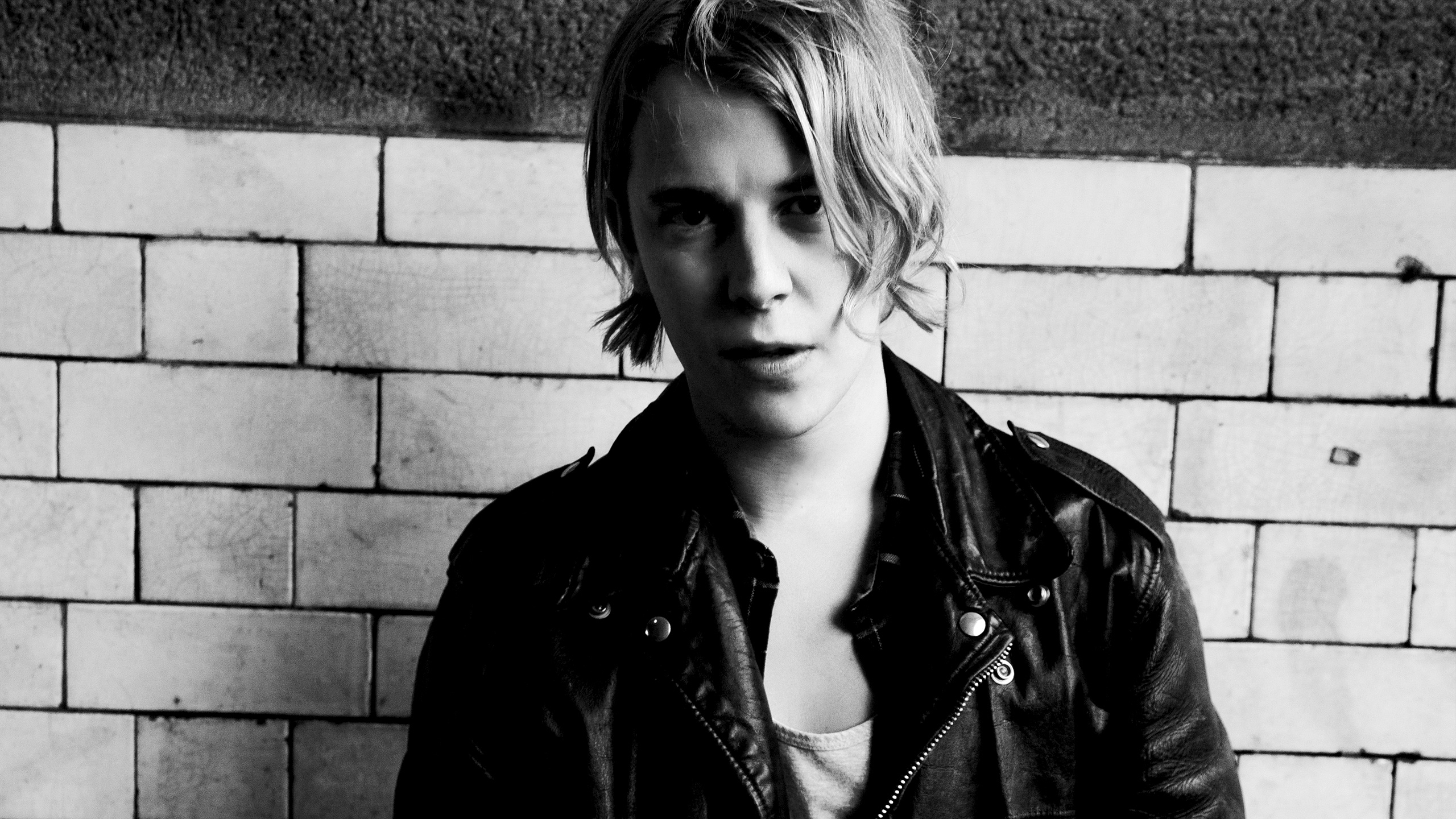 Tom Odell's music, HD wallpapers, Artistic compositions, Music lover's paradise, 2560x1440 HD Desktop