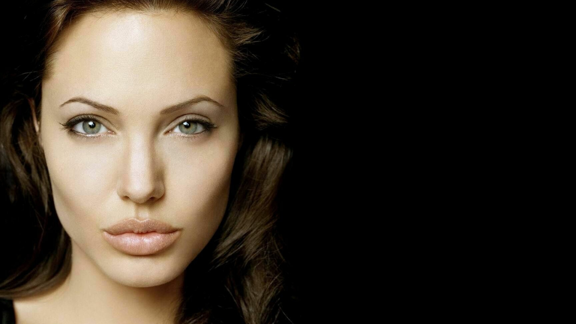 Angelina Jolie: A three-time recipient of the Golden Globe Awards. 1920x1080 Full HD Background.