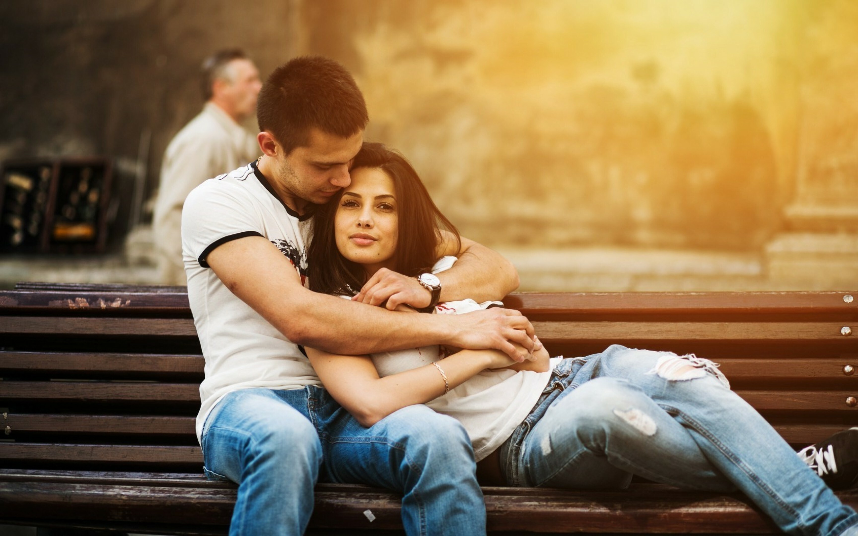 Lovely sweet couple hug, Romance on bench, Ultra HD wallpapers, Unforgettable moment, 3460x2160 HD Desktop