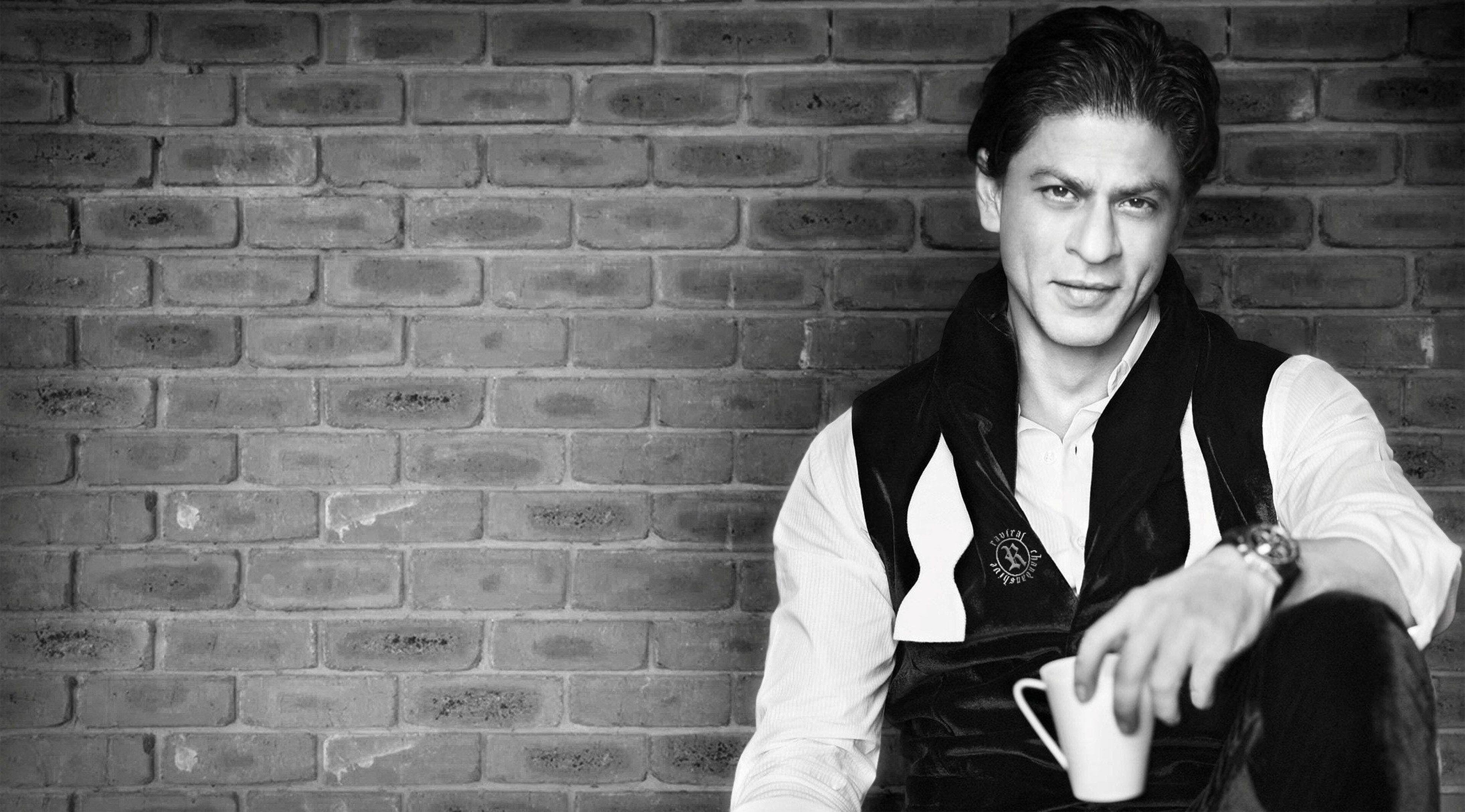 Shah Rukh Khan wallpapers, Stunning visuals, Striking poses, Distinguished actor, 3840x2130 HD Desktop
