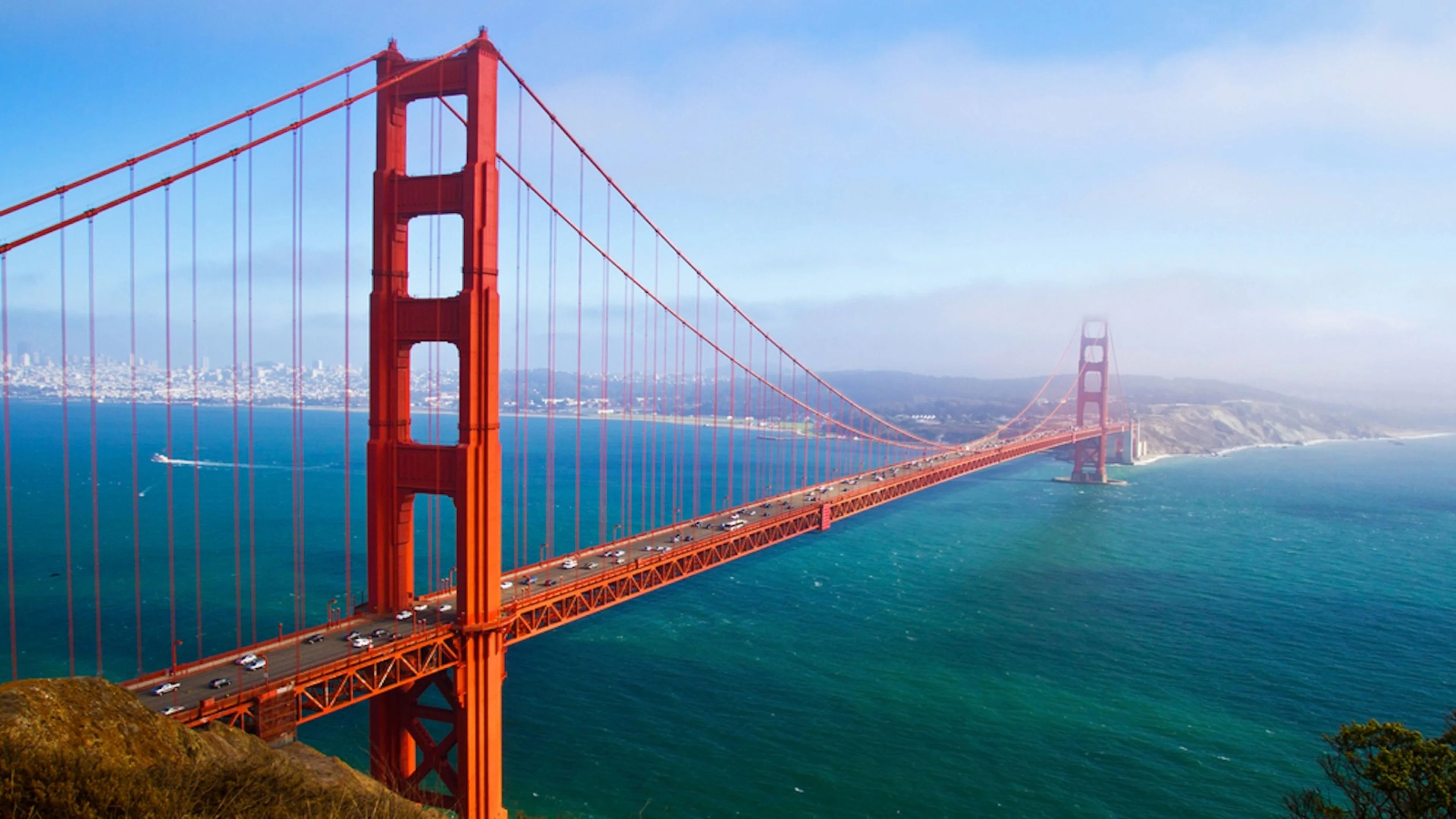 San Francisco: SF, Golden Gate Bridge, Pacific Ocean. 3840x2160 4K Background.