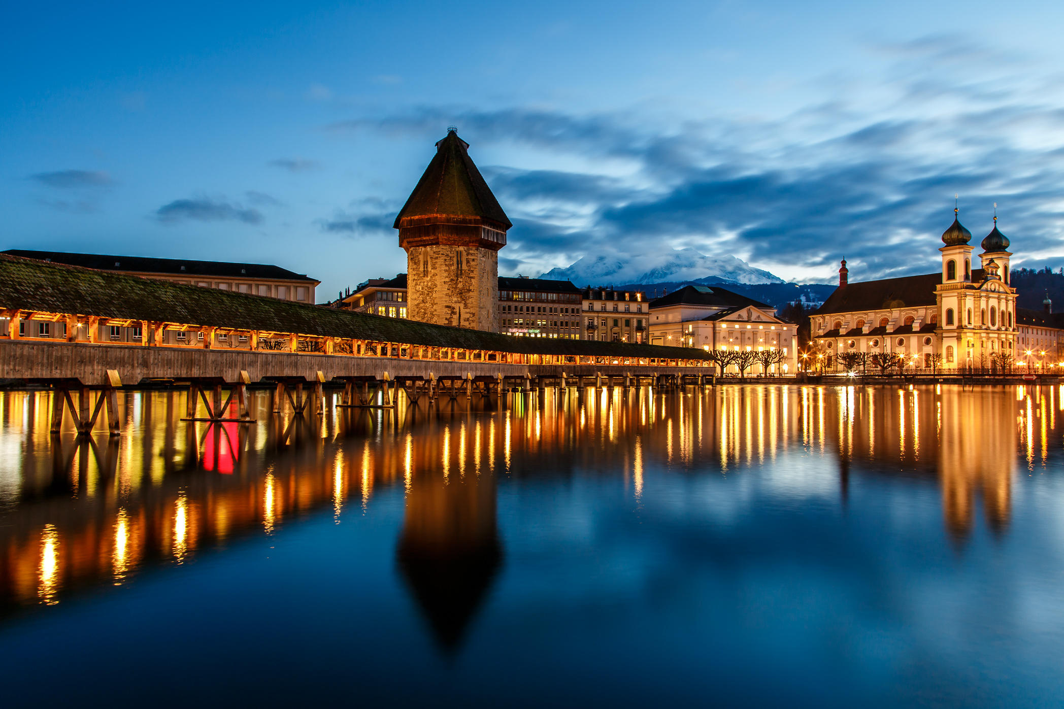 Malerische Kapellbrücke in Luzern, 2100x1400 HD Desktop