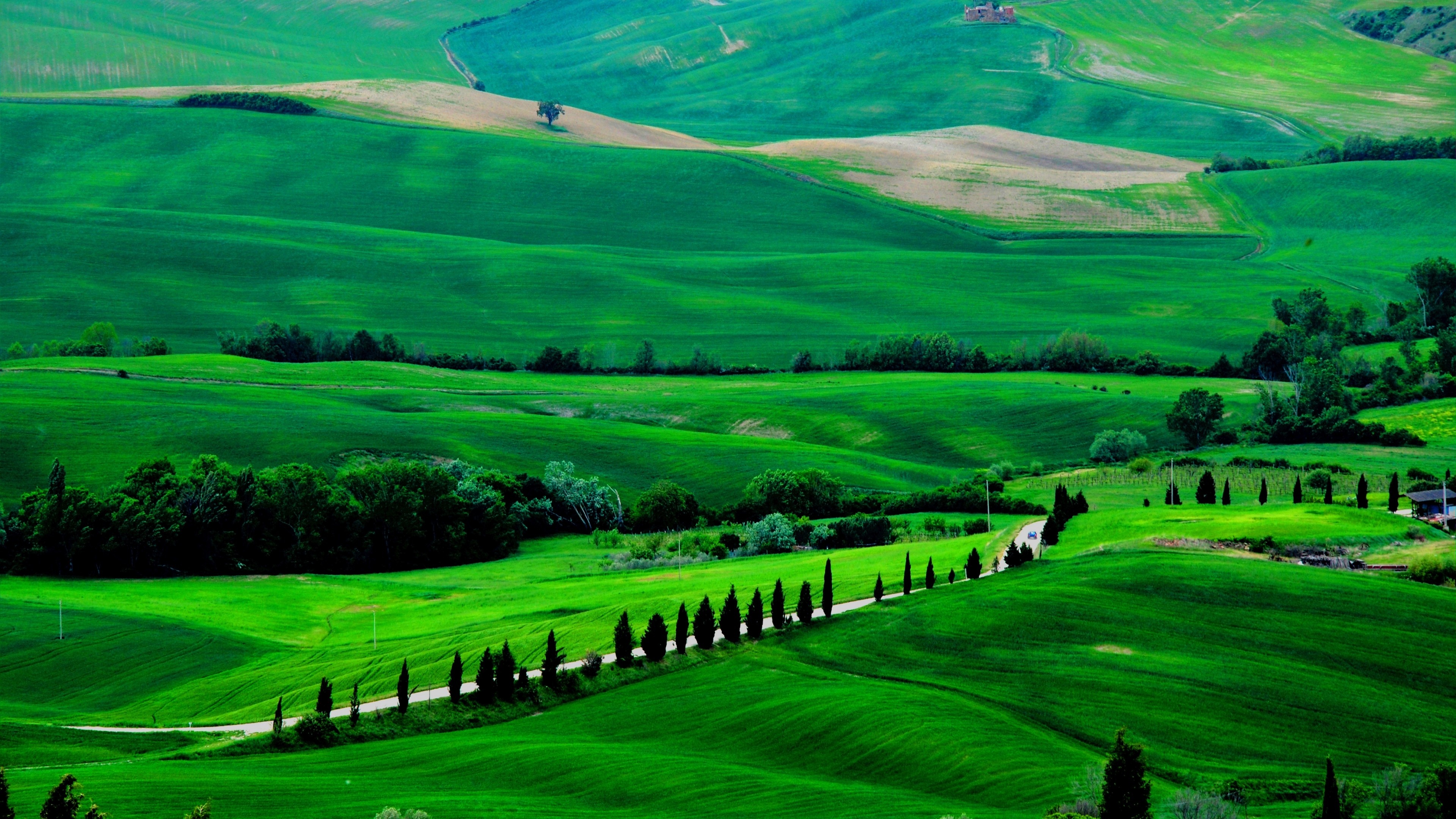 Green Hills: Tuscany, The historical district of Italy with perfect examples of Renaissance architecture. 3840x2160 4K Wallpaper.