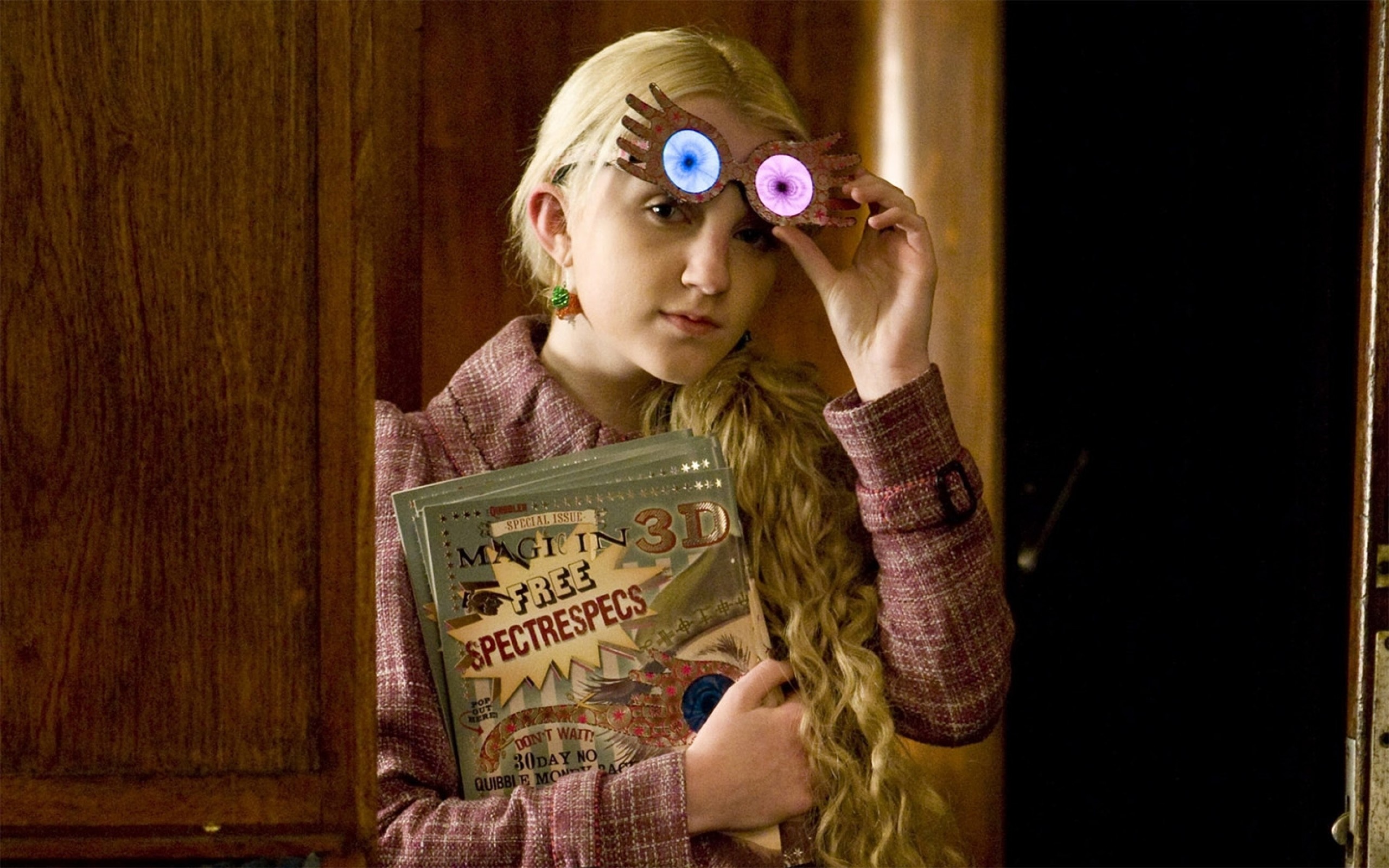 Luna Lovegood: A member of the Ravenclaw house at Hogwarts School of Witchcraft and Wizardry. 2560x1600 HD Background.