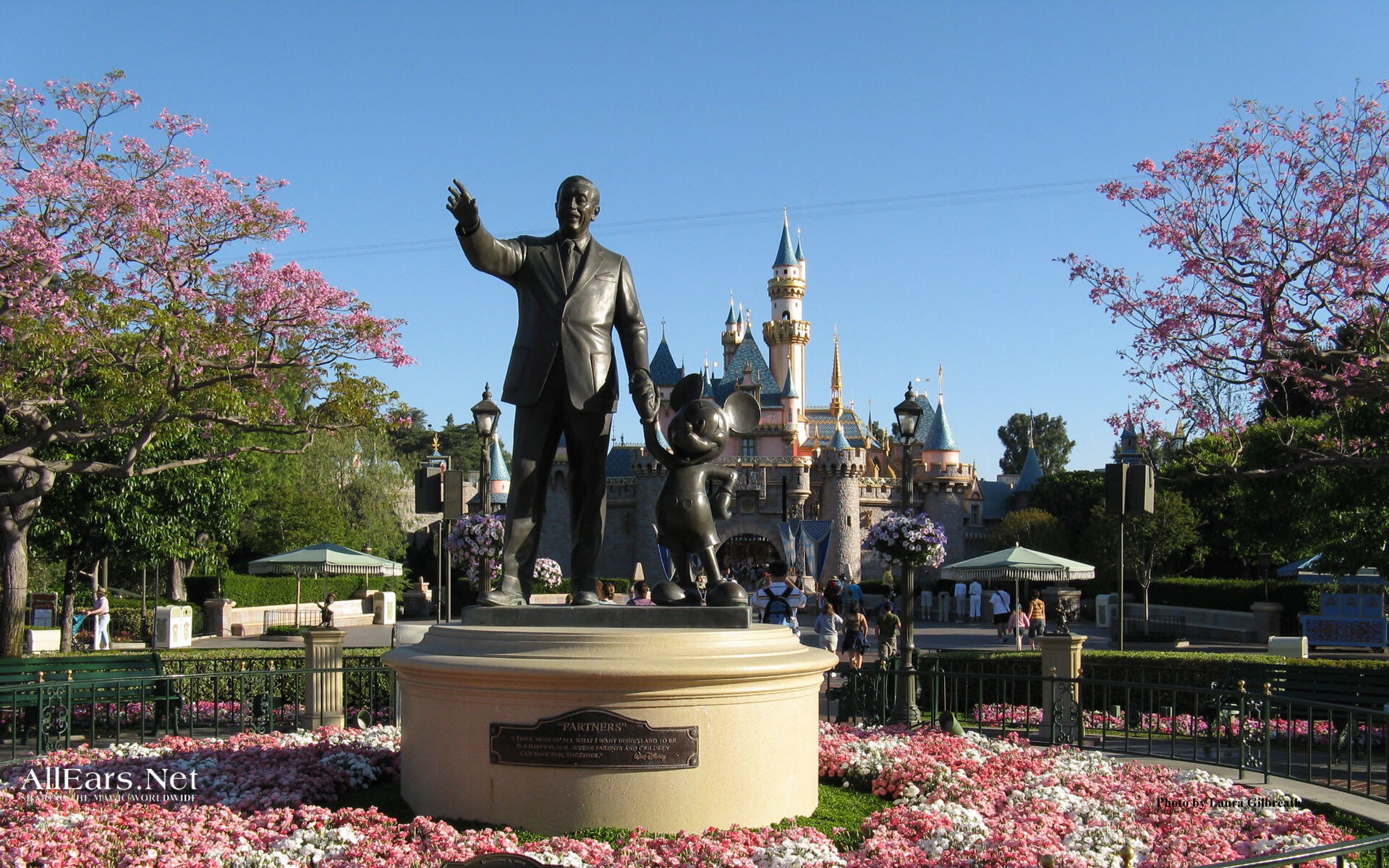 Disneyland: The complex was developed in the 1960s under the name "The Florida Project". 1920x1200 HD Background.