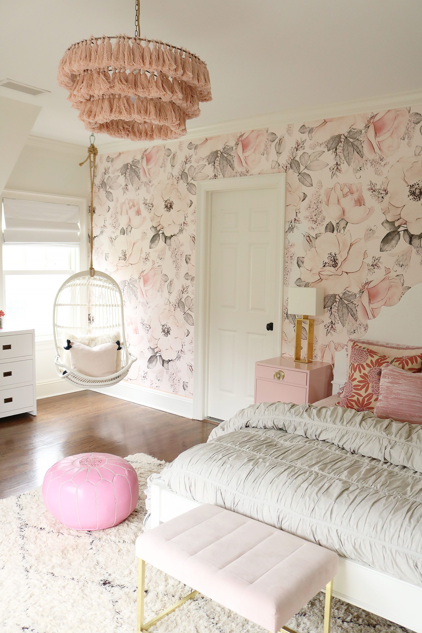Teen bedroom chandelier, Floral wallpaper, Darling Darleen design, Stylish decor, 1710x2560 HD Phone