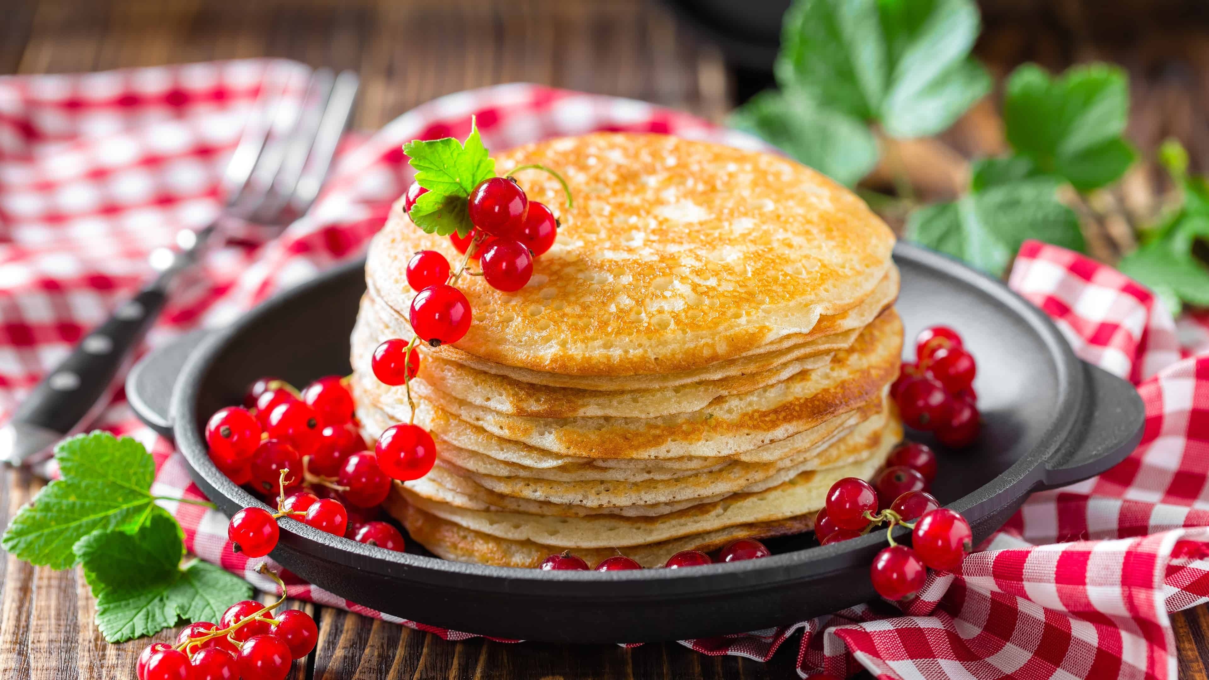 Pancake: A flat cake, often thin and round. 3840x2160 4K Wallpaper.