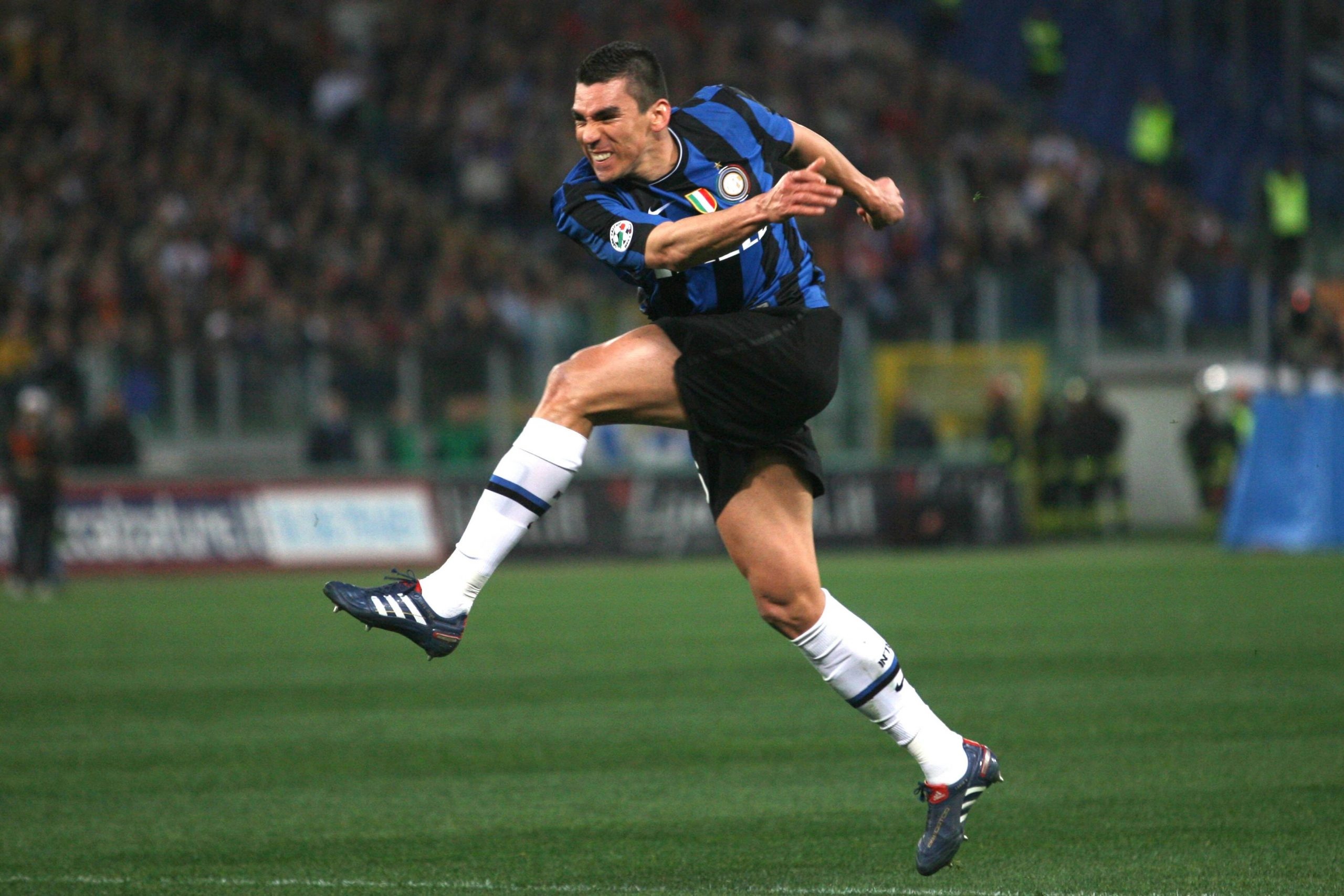 Lucio, Inter's triple crown, Defensive leader, Football journey, 2560x1710 HD Desktop