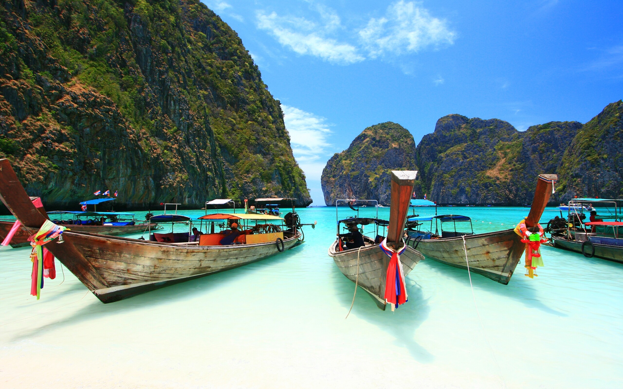 Phi Phi: A beautiful spot in Thailand with limestone hills, turquoise lagoons. 2560x1600 HD Background.