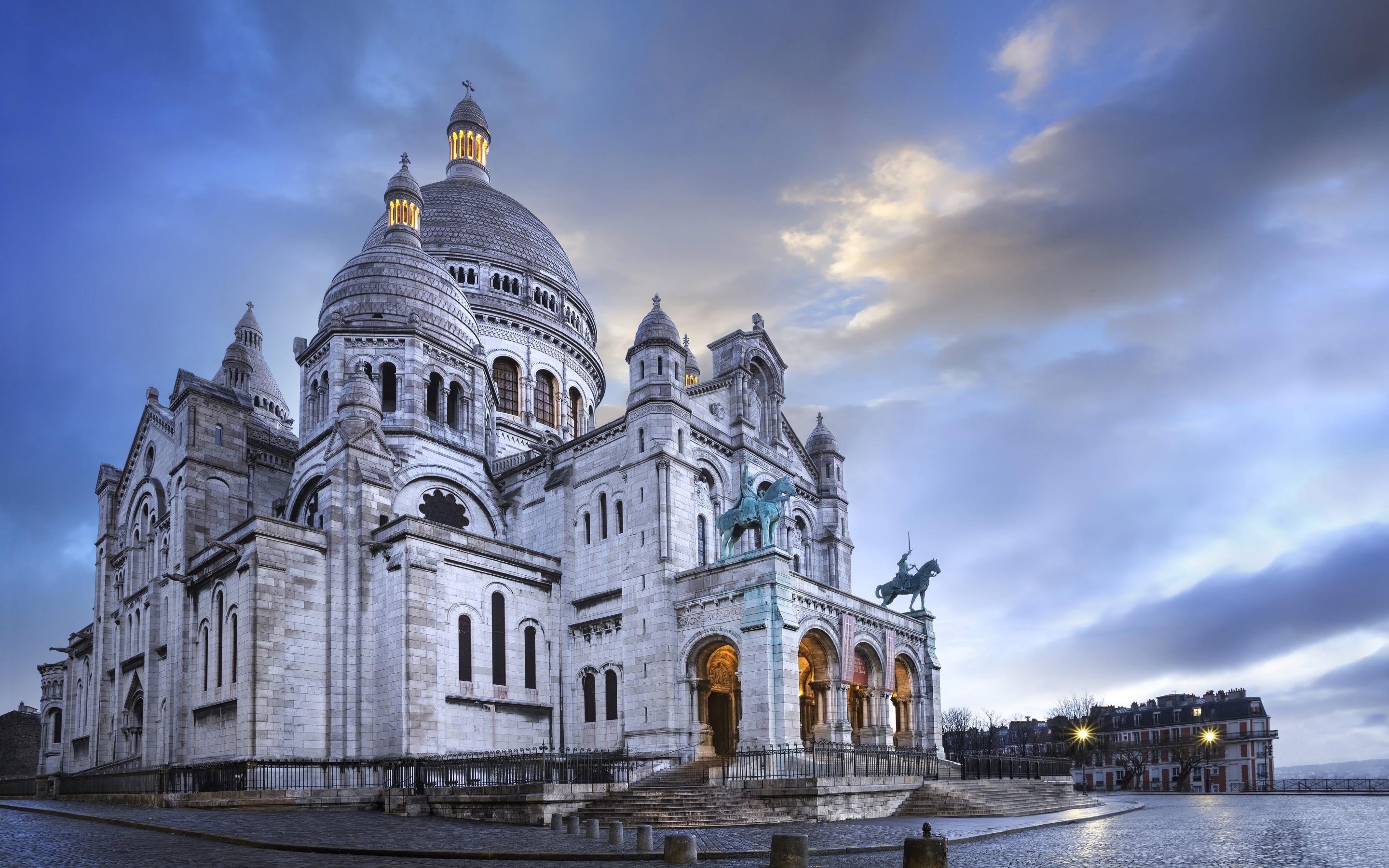 Sacred Heart Basilica, Paris Travels, High-quality wallpapers, Landmark photography, 2880x1800 HD Desktop