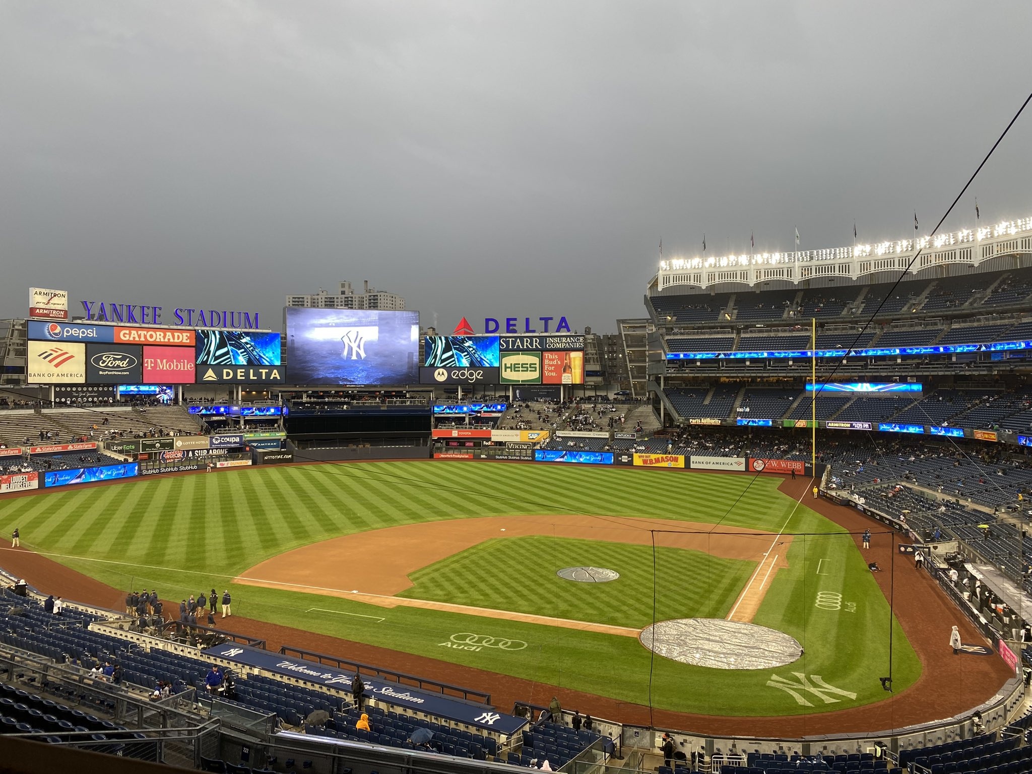 Yankee Stadium evening, Dusk-time aura, Stadium illumination, Yankees at night, Eventful skyline, 2050x1540 HD Desktop