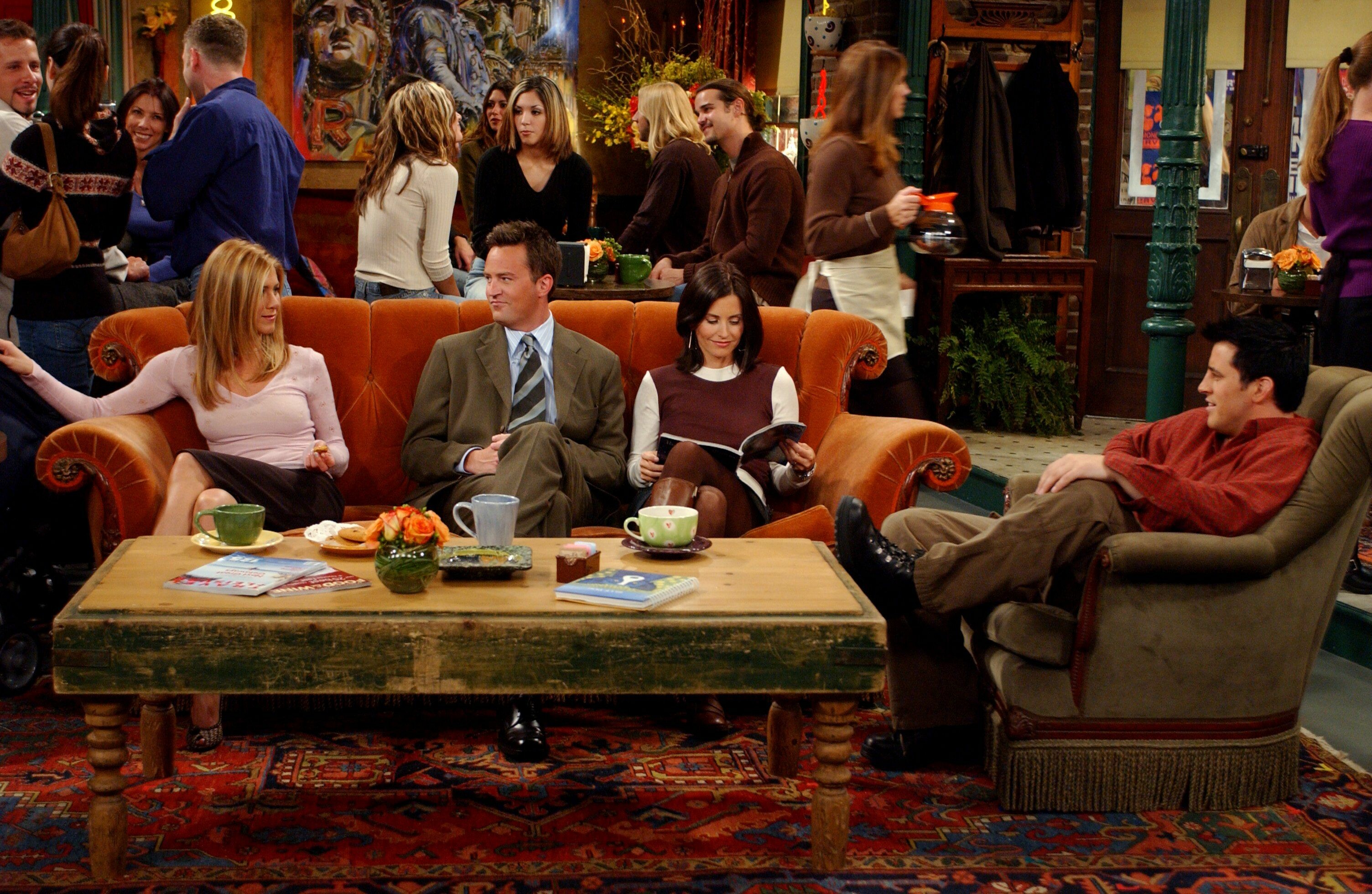 Friends (TV Series): Couch, Central Perk coffeehouse. 3010x1960 HD Wallpaper.