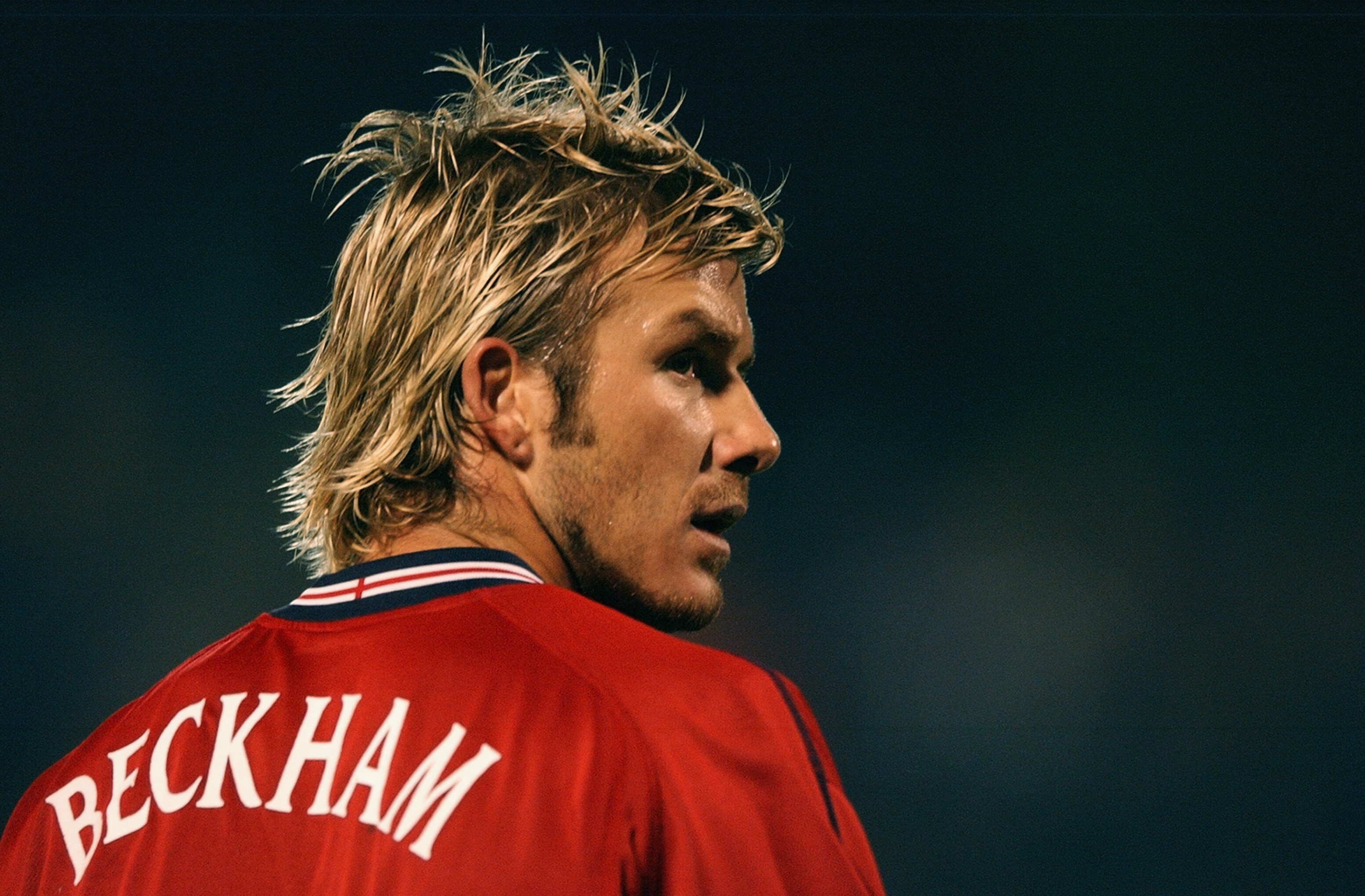 David Beckham: Made his Manchester United debut in 1992 at age 17. 3110x2040 HD Background.
