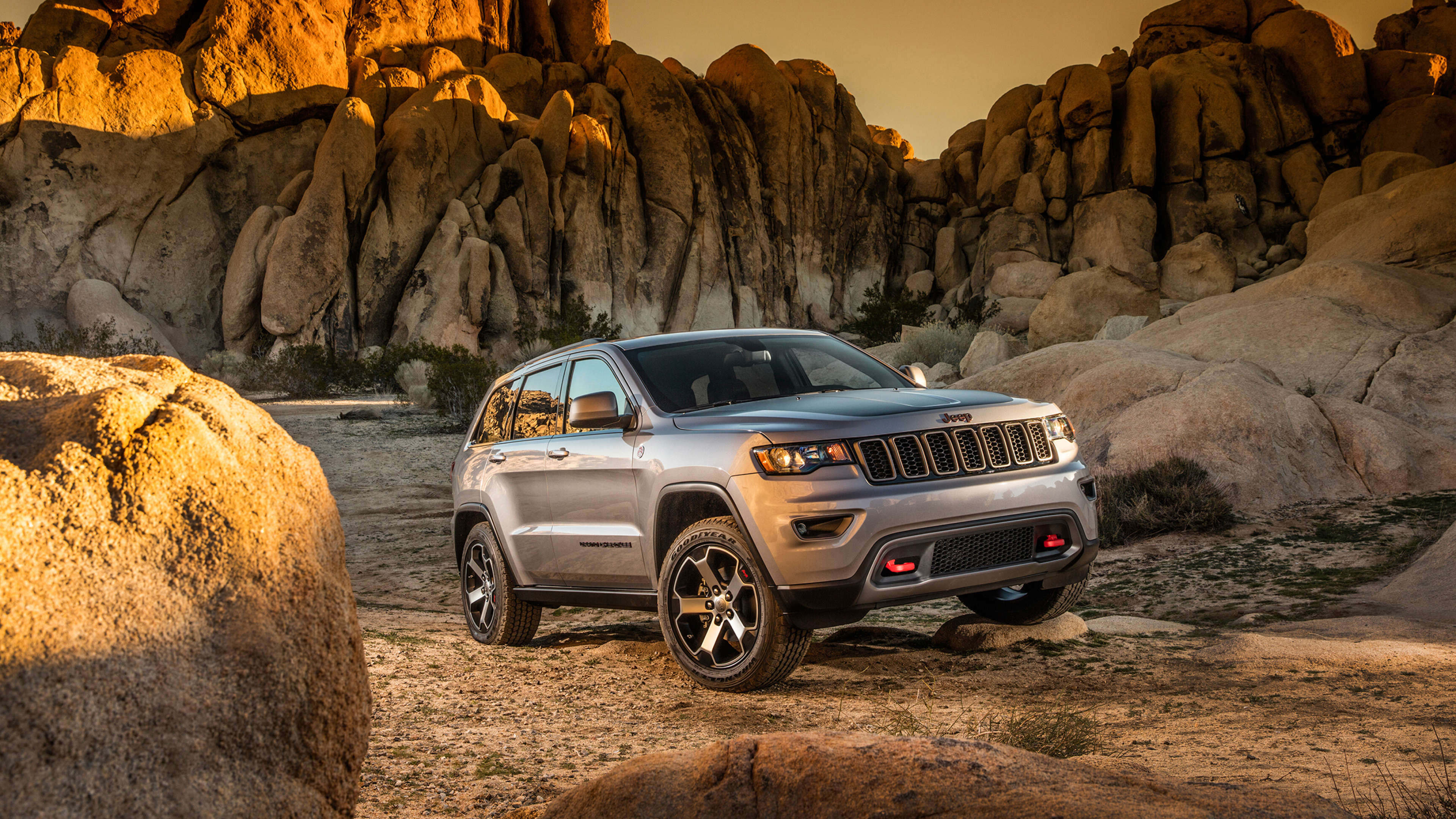 Jeep Grand Cherokee: A mid-size SUV produced by the American manufacturer. 3840x2160 4K Background.