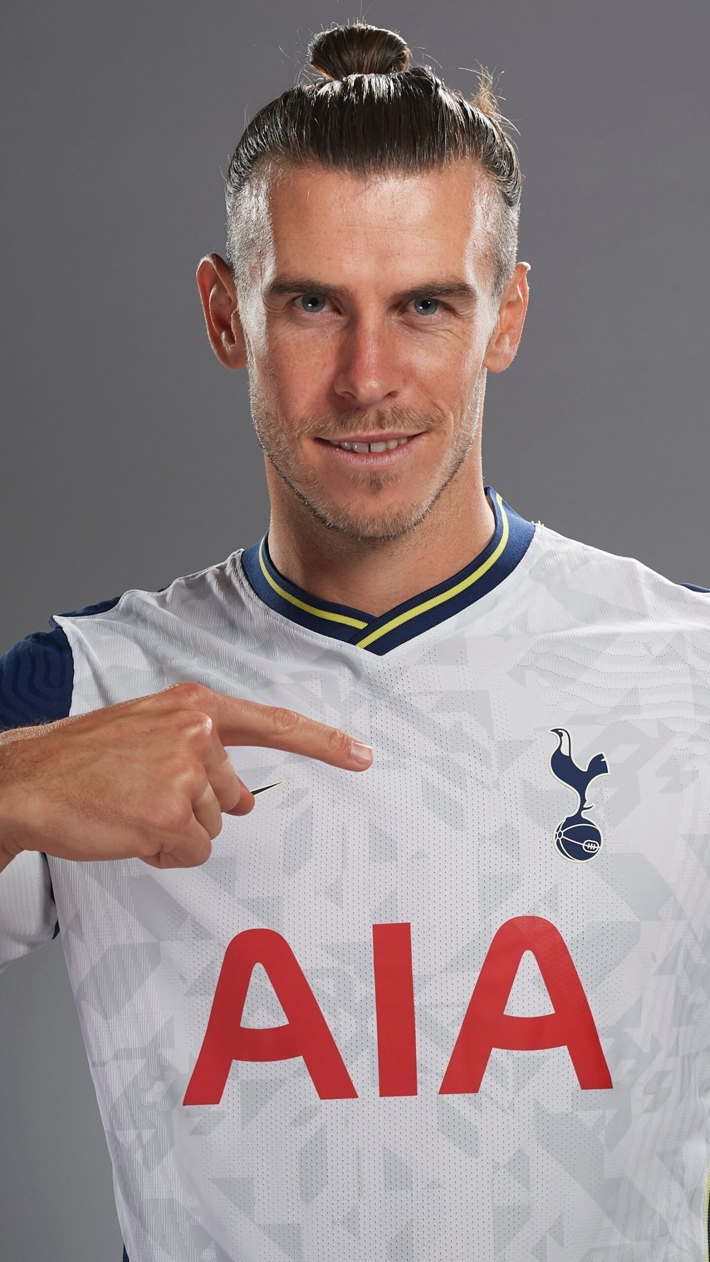 Gareth Bale: Tottenham Hotspur Football Club, An attacking player under the guidance of Harry Redknapp. 1440x2560 HD Wallpaper.
