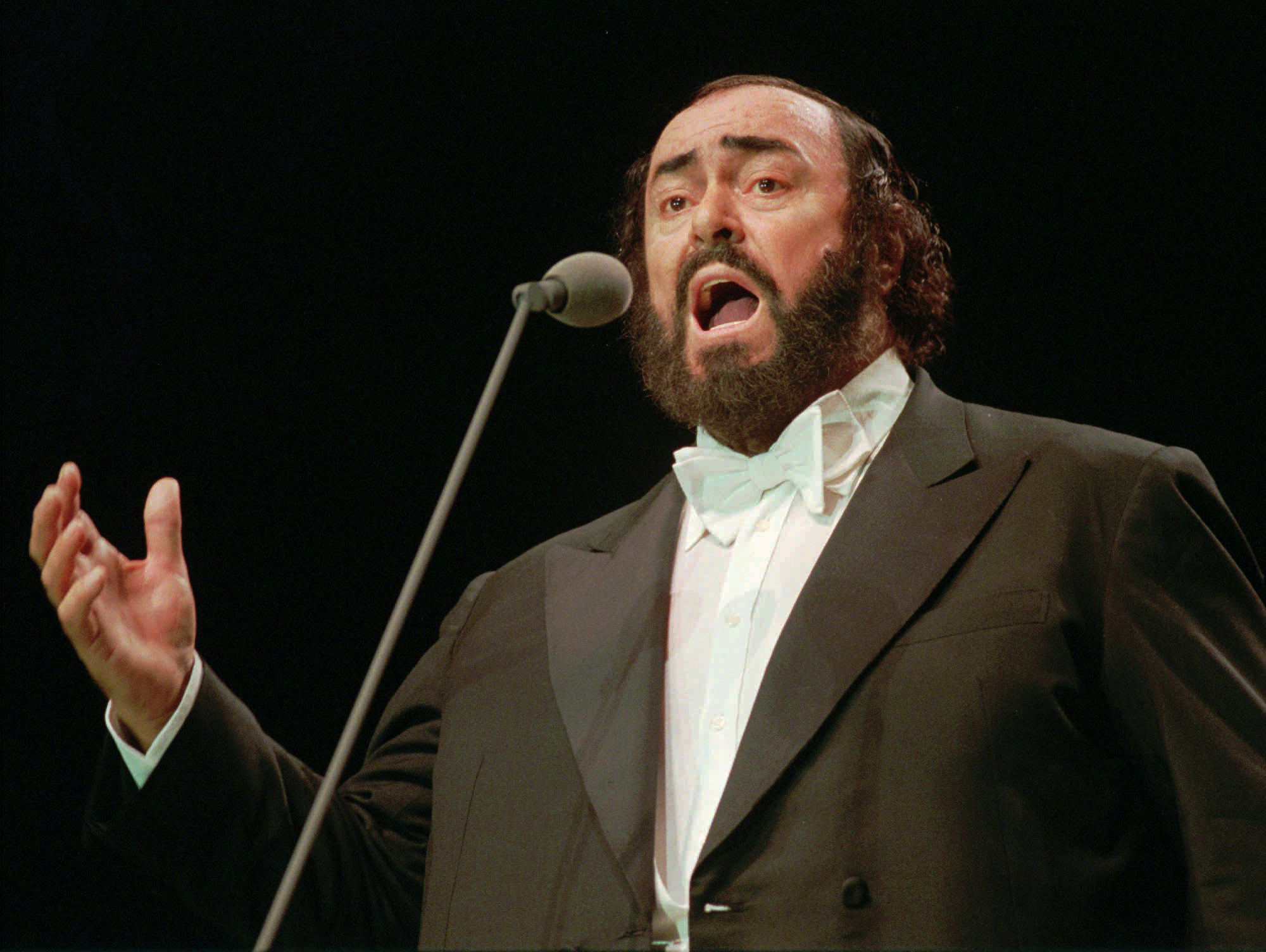 Luciano Pavarotti, Limited range, The Boston Globe, 2000x1510 HD Desktop