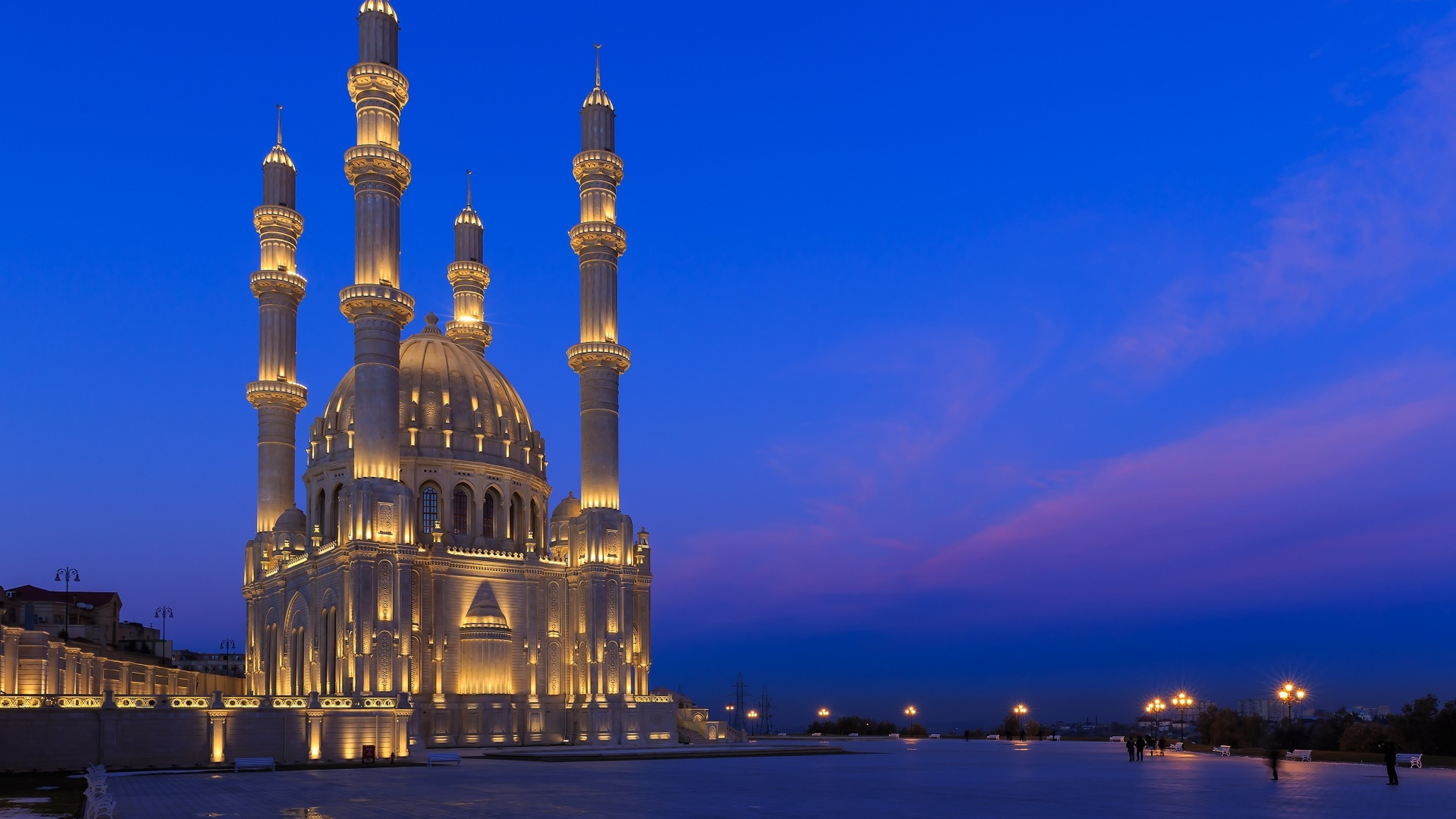 Azerbaijan: Heydar Mosque, Baku, Night lights. 3840x2160 4K Wallpaper.