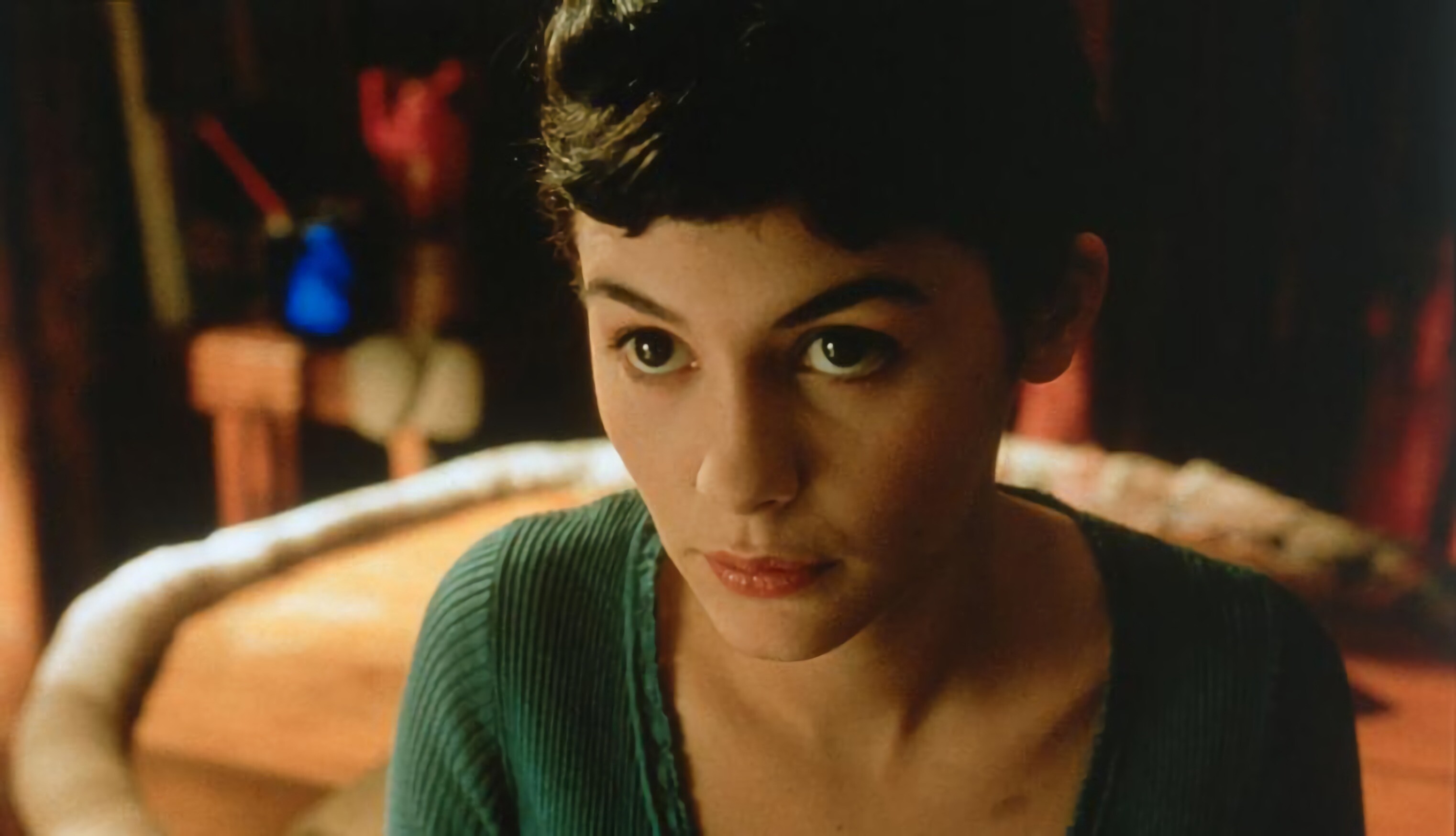 Amelie: A 2001 French-language romantic comedy film, Movie. 3050x1750 HD Background.