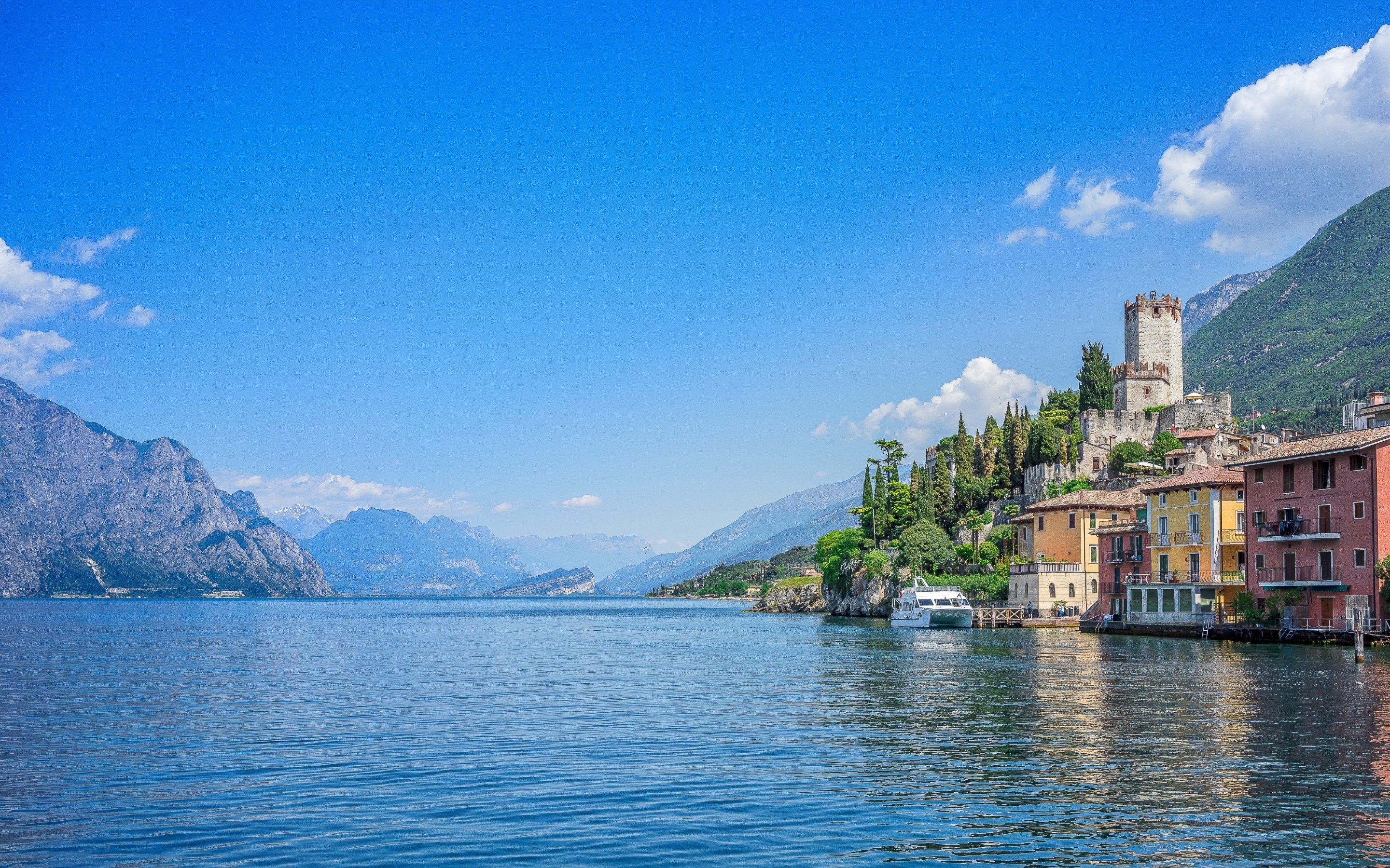 Lake Garda allure, Italian getaway, Scenic views, Holiday dream, 2880x1800 HD Desktop