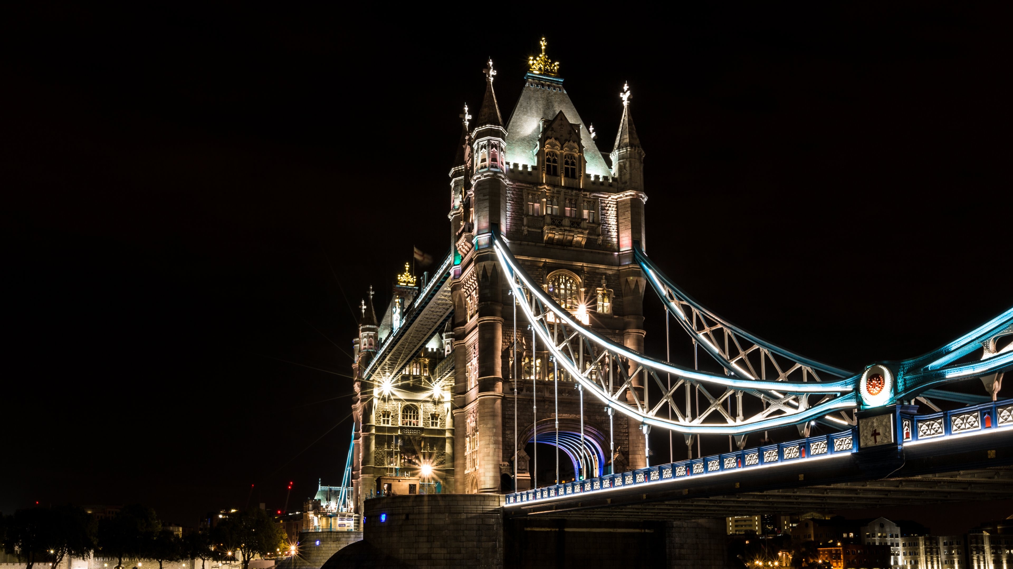 Bridge: Tower Bridge at night, Designed by Horace Jones and engineered by John Wolfe Barry. 3840x2160 4K Wallpaper.