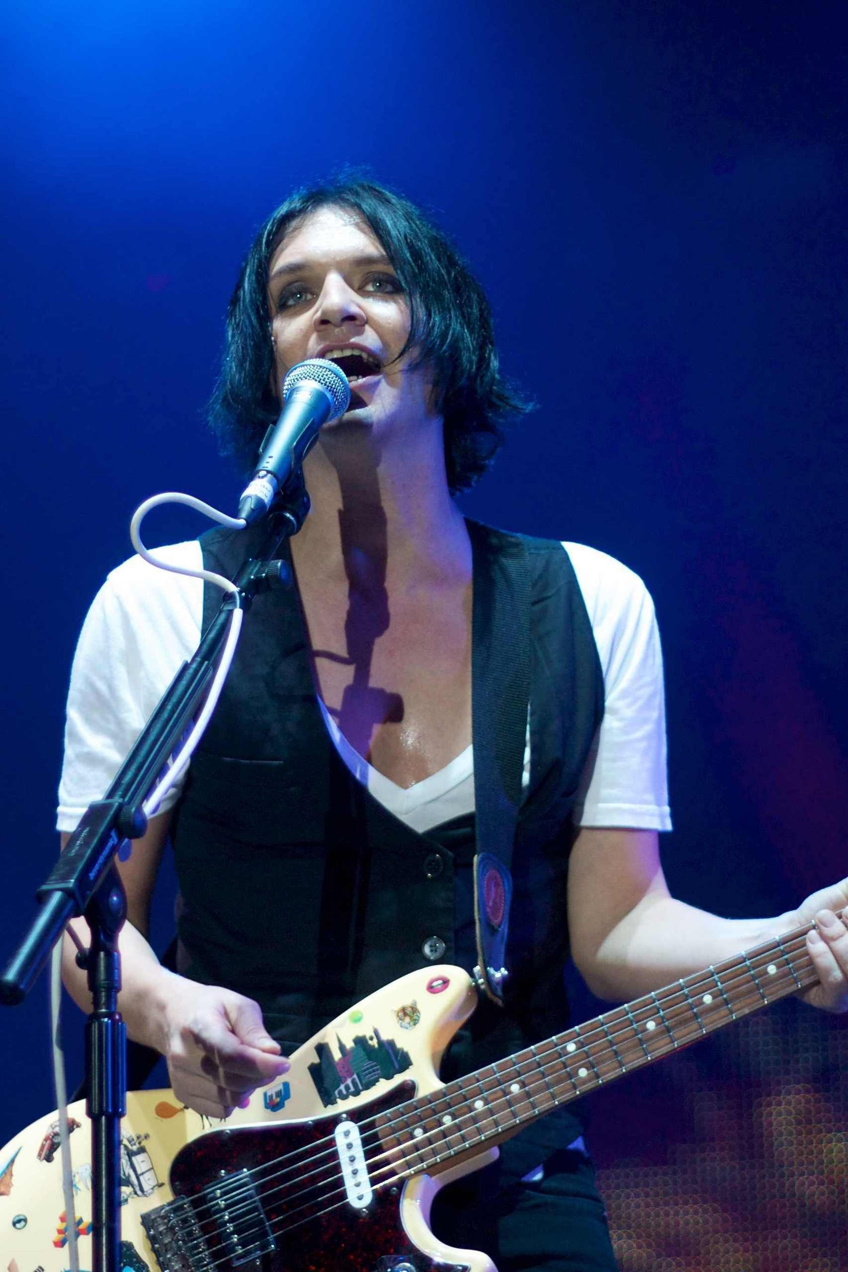 Placebo: Molko, The Sleeping With Ghosts era, Gibson SGs. 1710x2560 HD Background.
