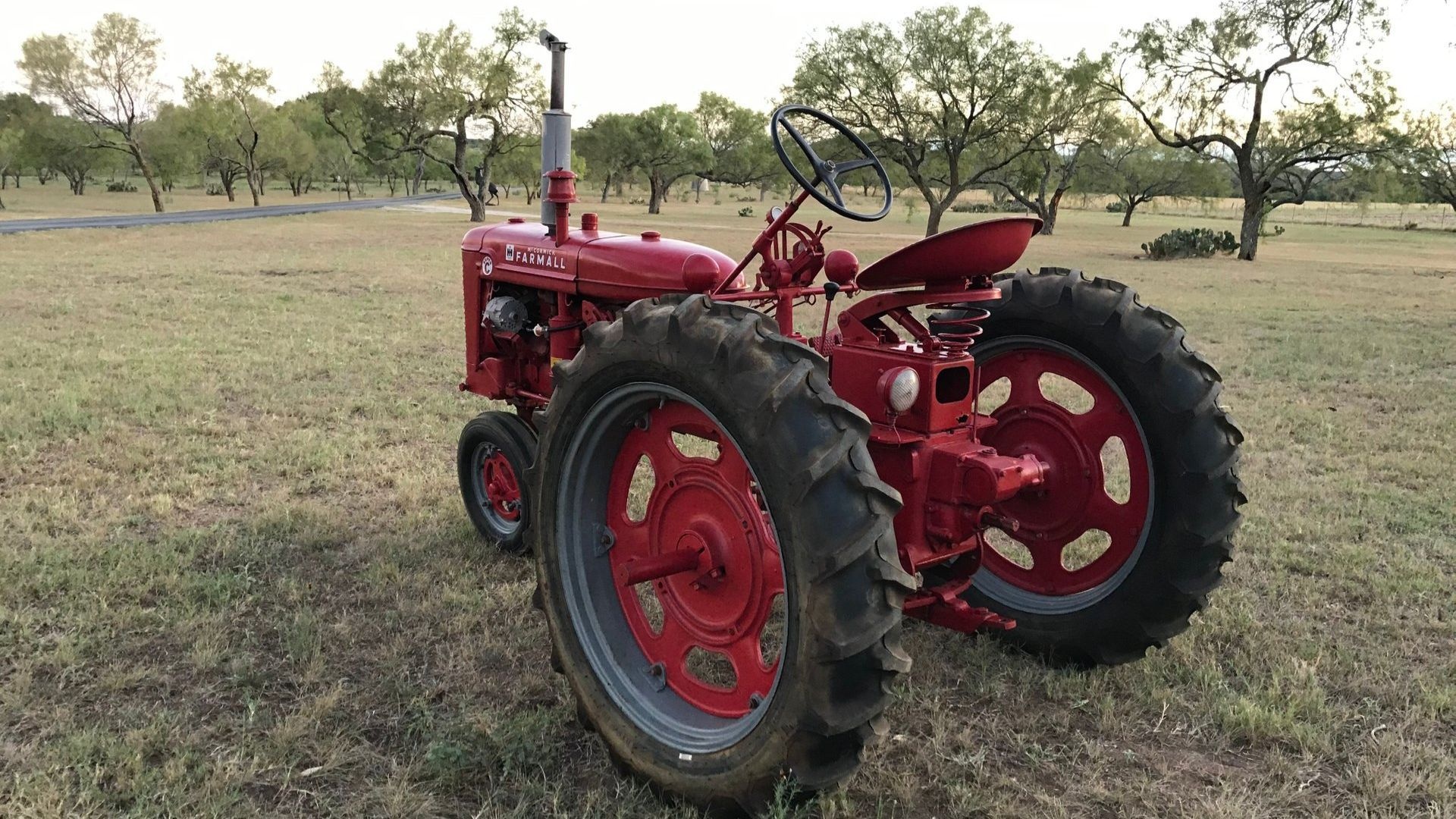International Harvester, Classic tractor, Vintage farming, Rural nostalgia, 1920x1080 Full HD Desktop
