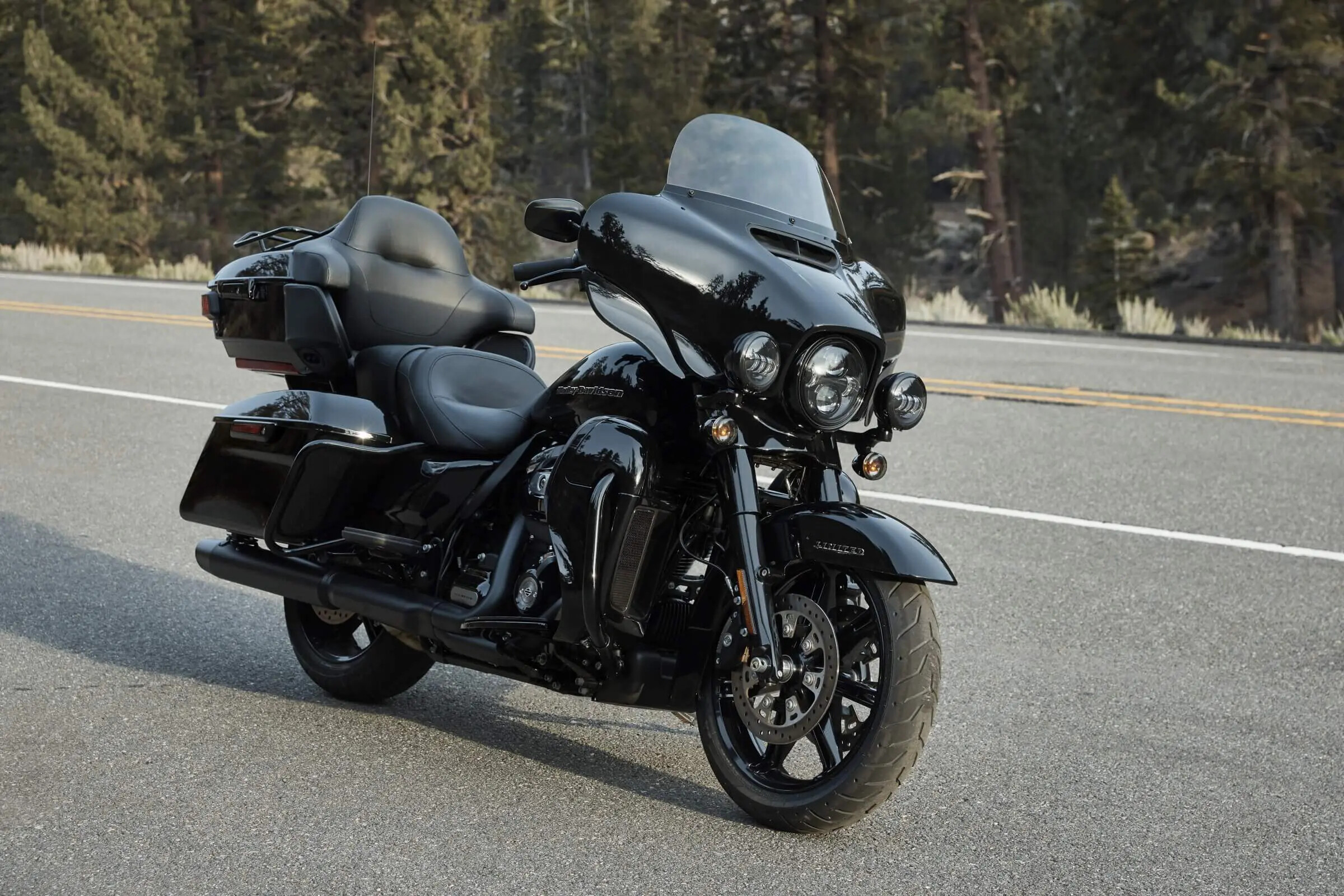 Harley-Davidson Ultra Limited, Freedom on two wheels, Comfortable ride, Legendary heritage, 2400x1600 HD Desktop
