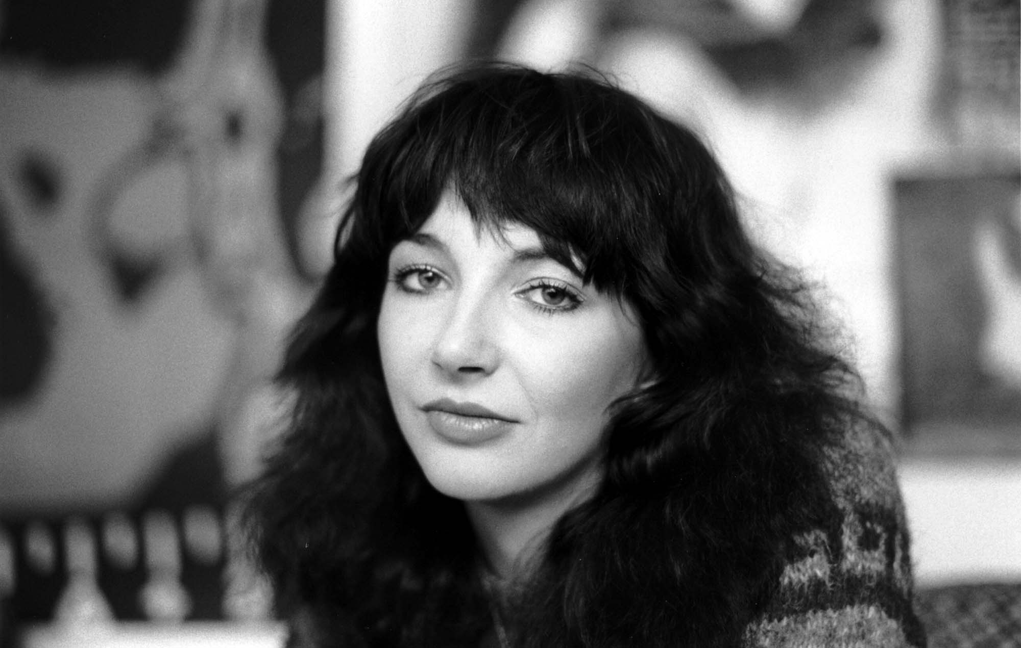 Kate Bush, Running Up That Hill, Music icon, Number one song, 2000x1280 HD Desktop