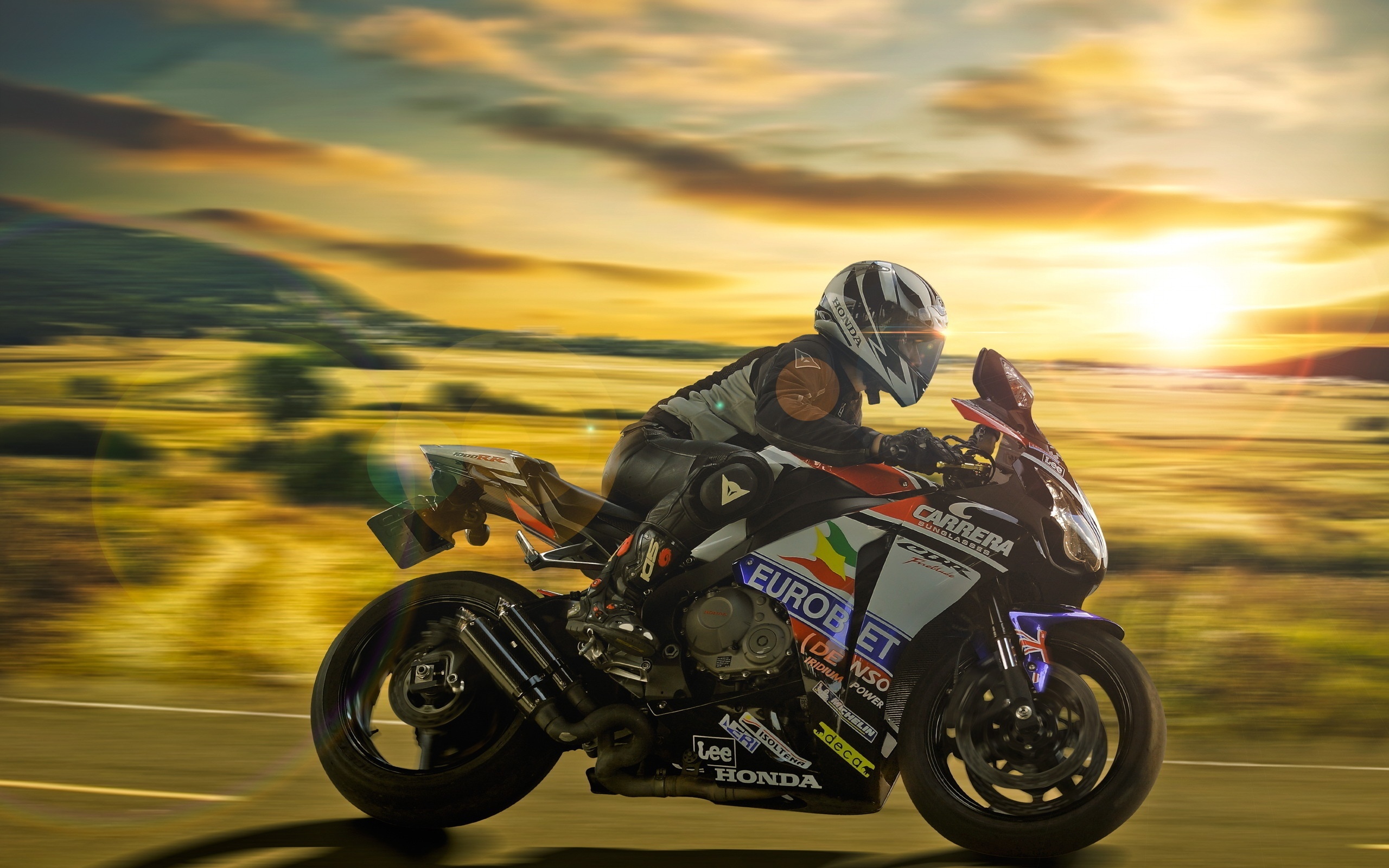 Motorcycle Racing: Honda, Carrera GT, Speedway, Isle of Man Motorcycle Race. 2560x1600 HD Background.