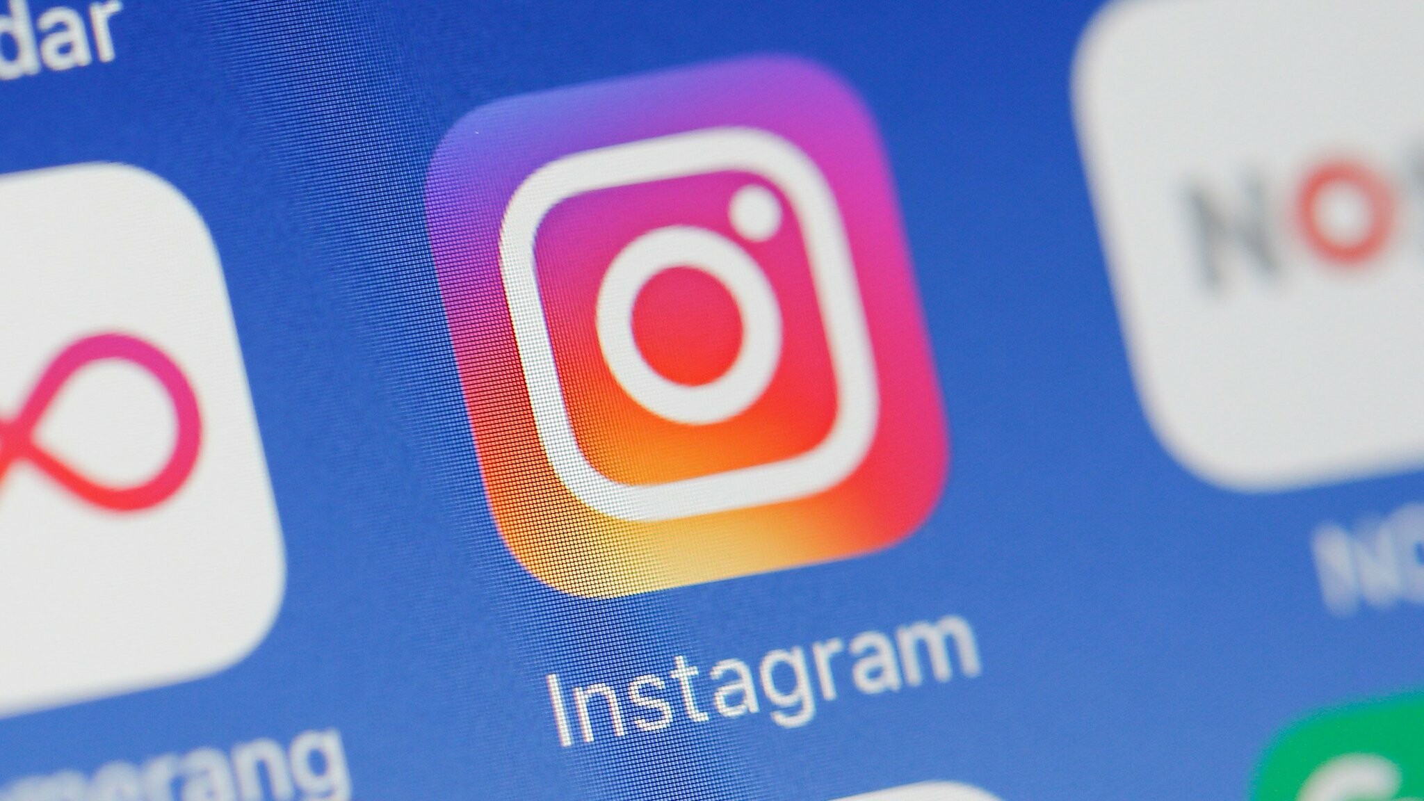 Instagram: One of the fastest growing social media platforms, 1 billion people worldwide. 2050x1160 HD Wallpaper.